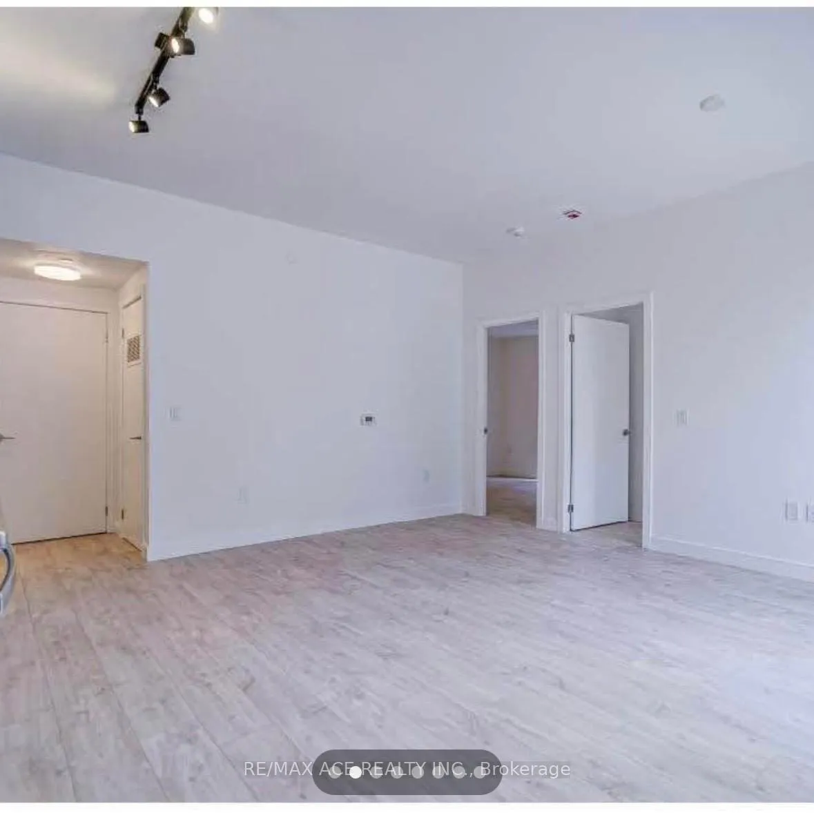 Photo 2 of Unit 5, 176 Clonmore Drive, Scarborough, Birchcliffe-Cliffside — HOMEH