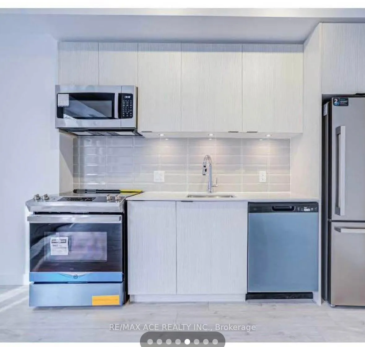 Photo 3 of Unit 5, 176 Clonmore Drive, Scarborough, Birchcliffe-Cliffside — HOMEH
