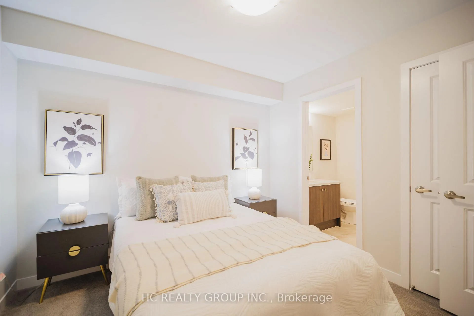 Photo 5 of 46 York Downs Boulevard, Markham, Angus Glen — HOMEH