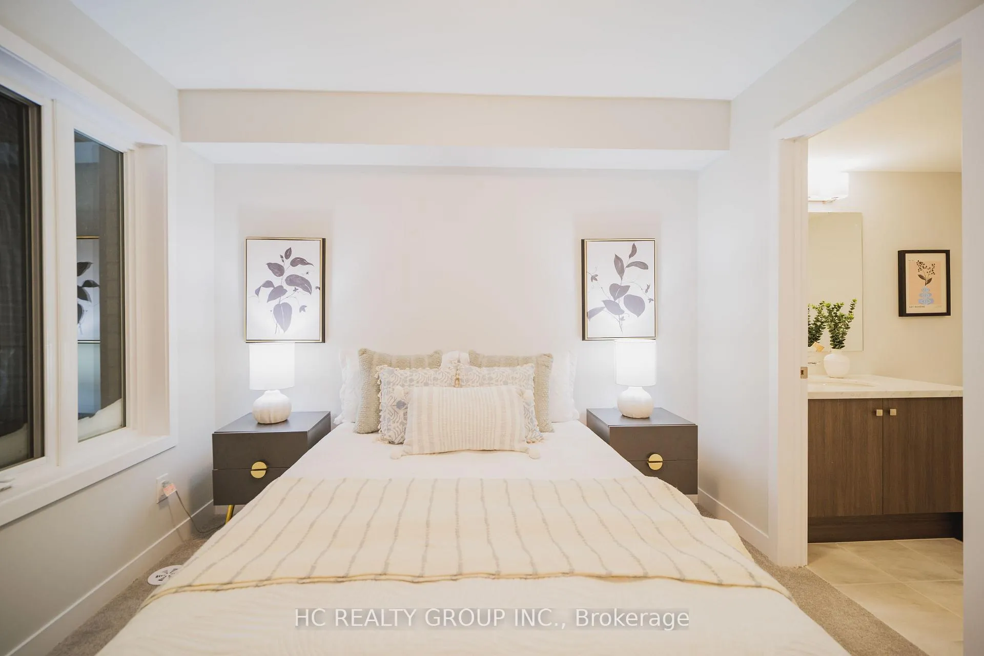 Photo 6 of 46 York Downs Boulevard, Markham, Angus Glen — HOMEH