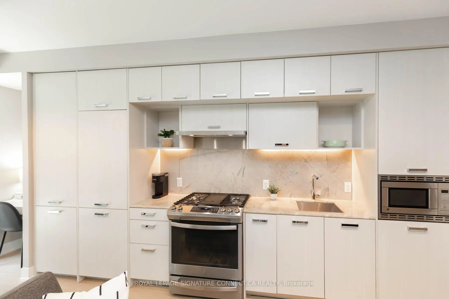 Photo 13 of Unit 207, 1331 Queen Street E, Toronto, Greenwood-Coxwell — HOMEH