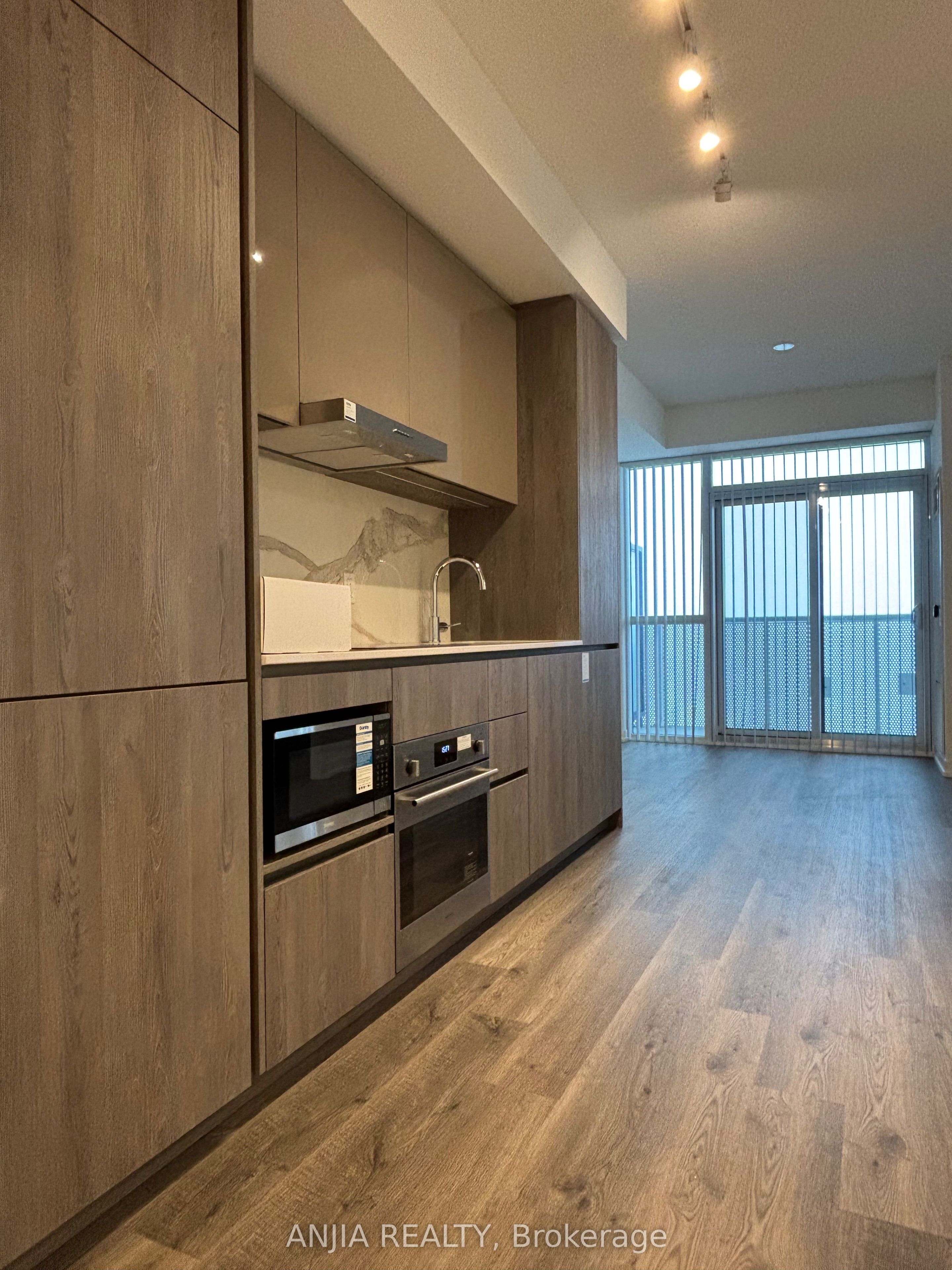 Photo 2 of Unit 3911, 8 Interchange Way, Vaughan, Vaughan Corporate Centre — HOMEH