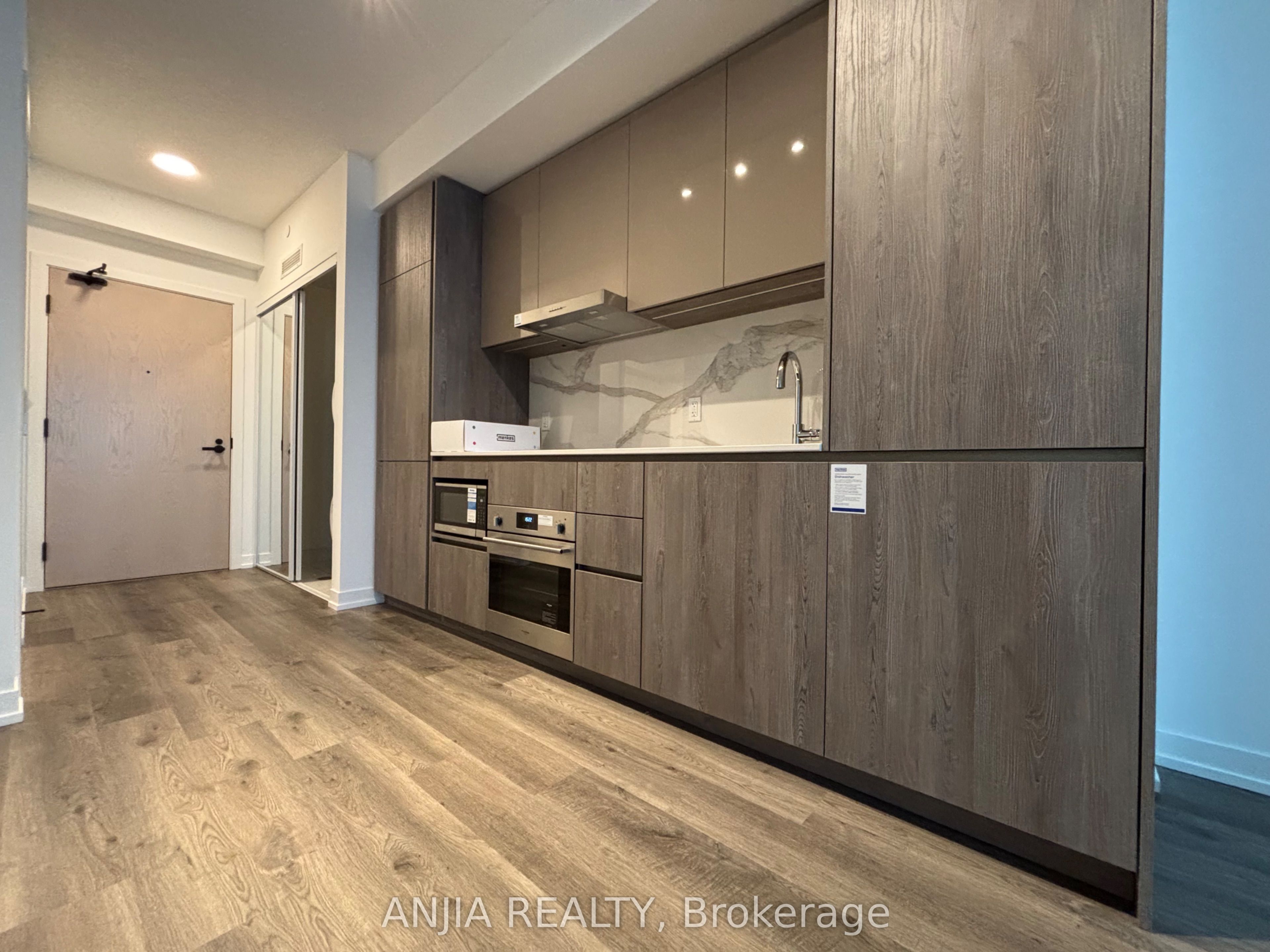 Photo 1 of Unit 3911, 8 Interchange Way, Vaughan, Vaughan Corporate Centre — HOMEH