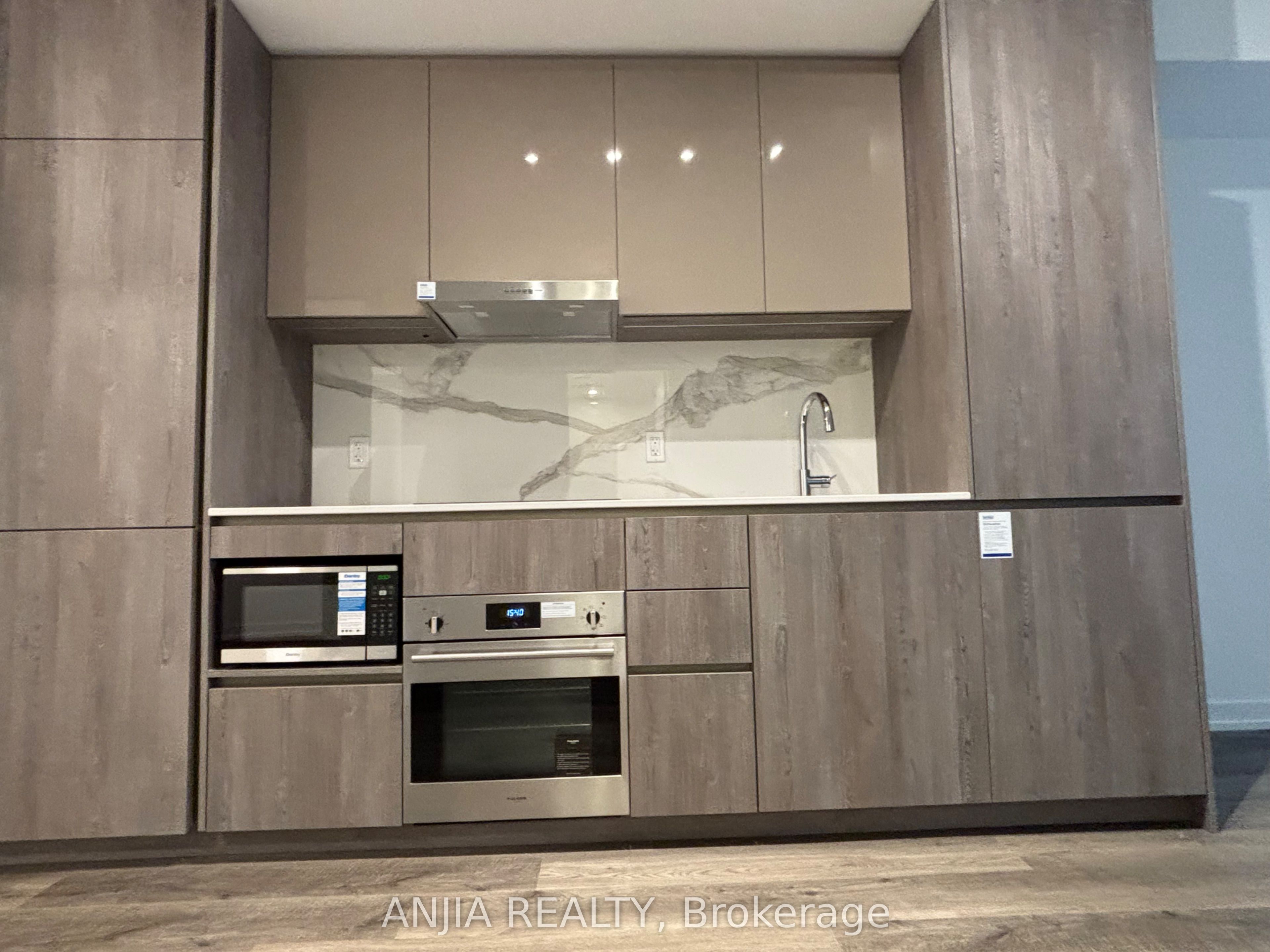 Photo 3 of Unit 3911, 8 Interchange Way, Vaughan, Vaughan Corporate Centre — HOMEH
