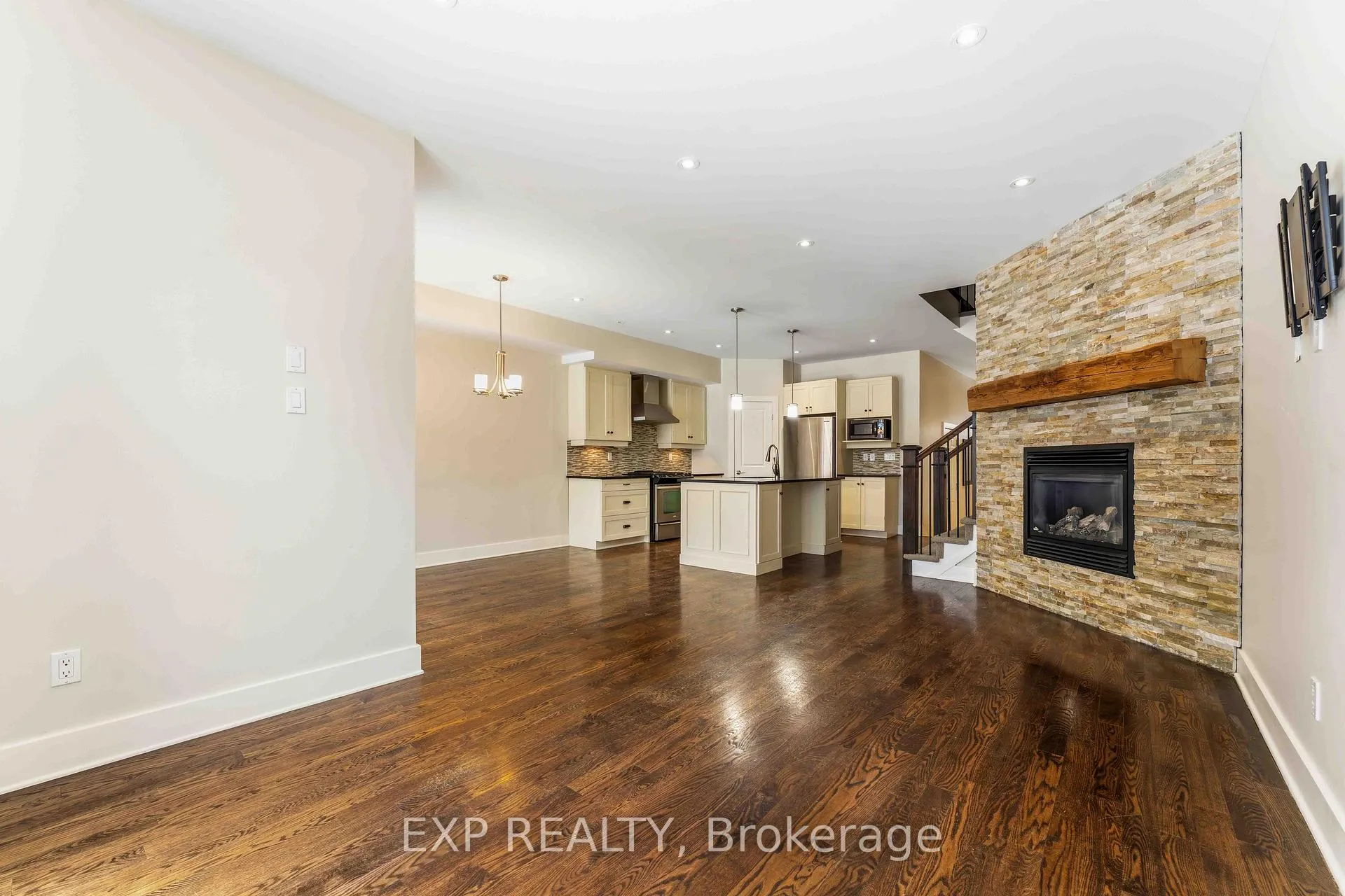Photo 6 of 152 Rivington Street, Ottawa, Carp — HOMEH