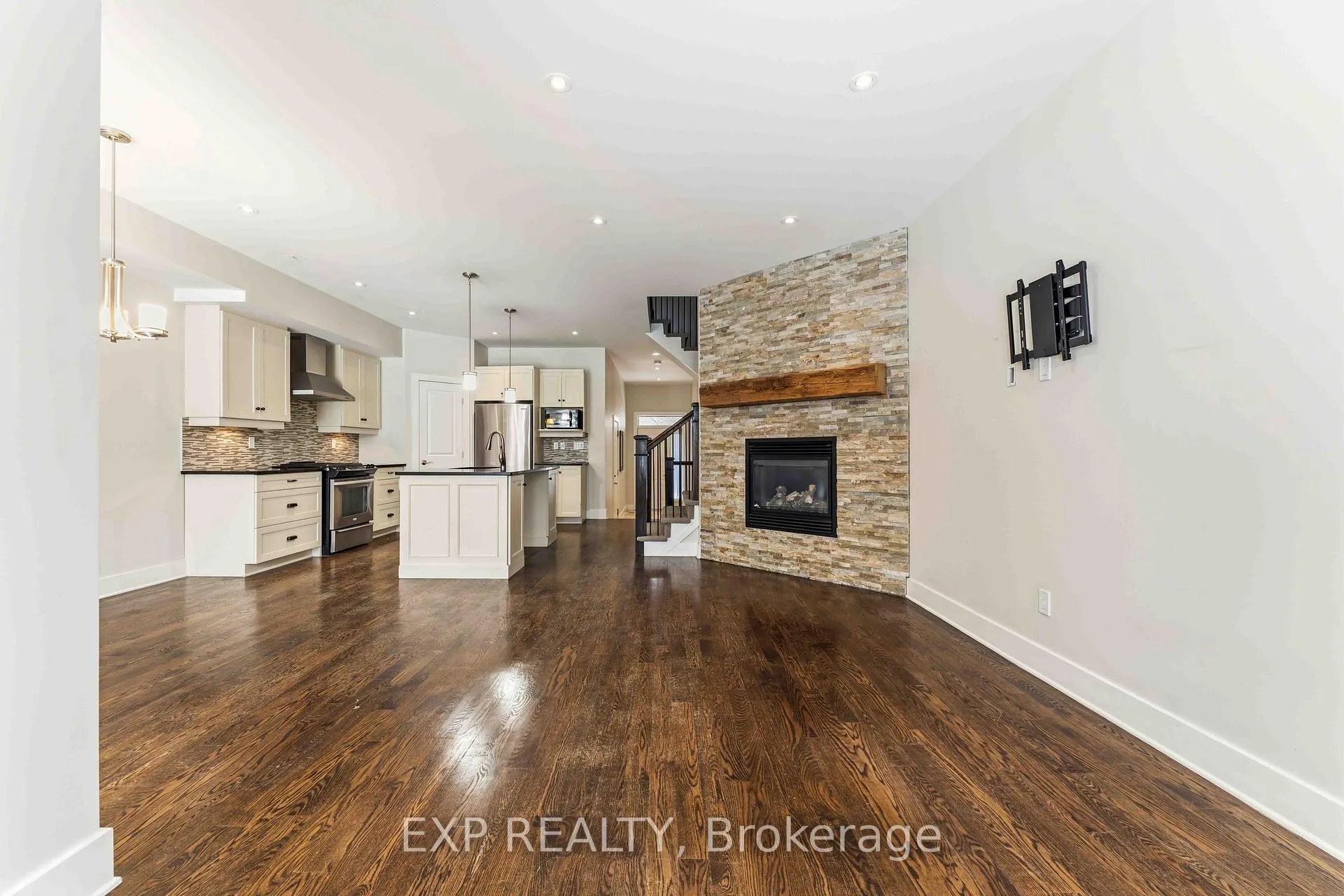 Photo 7 of 152 Rivington Street, Ottawa, Carp — HOMEH