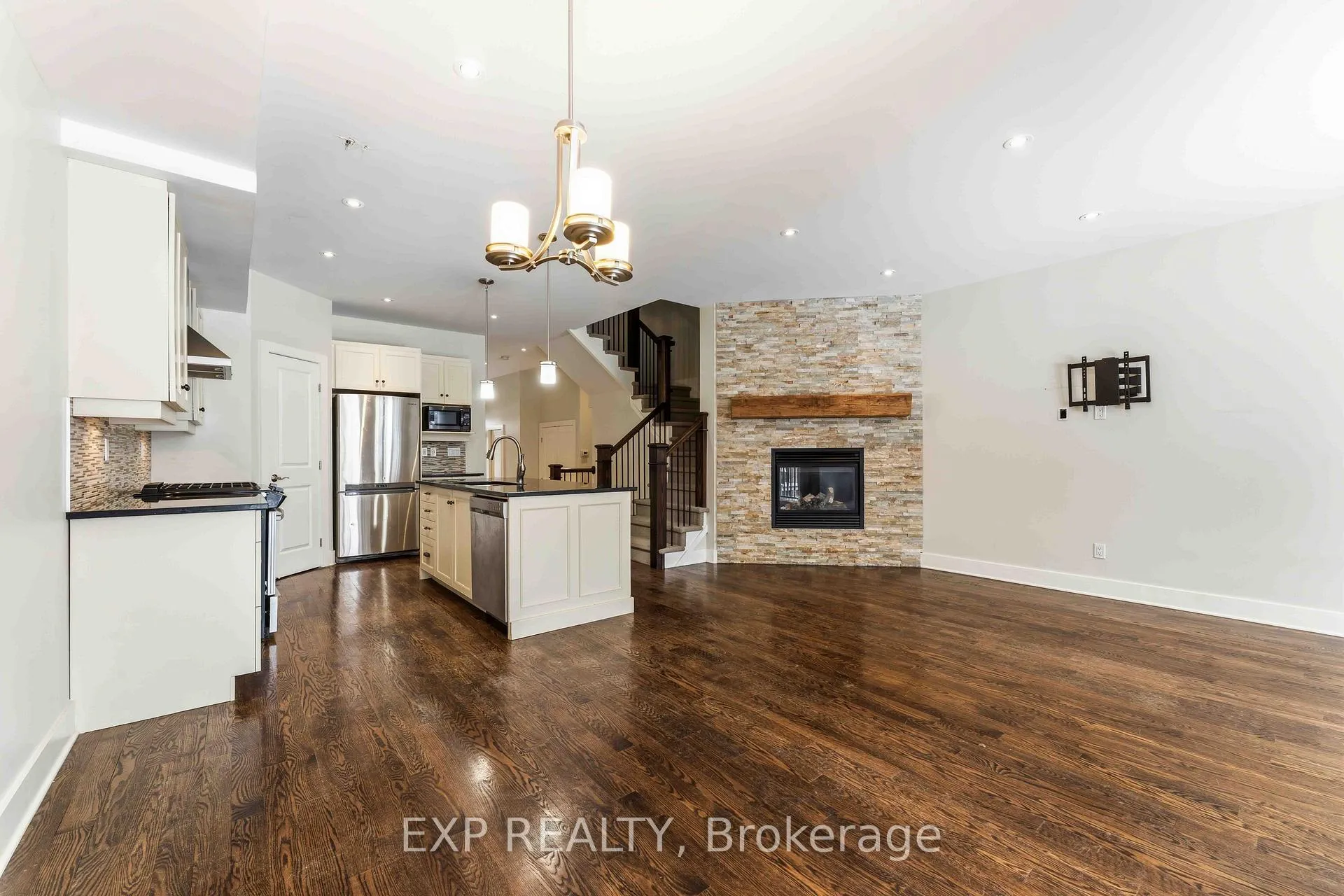 Photo 10 of 152 Rivington Street, Ottawa, Carp — HOMEH