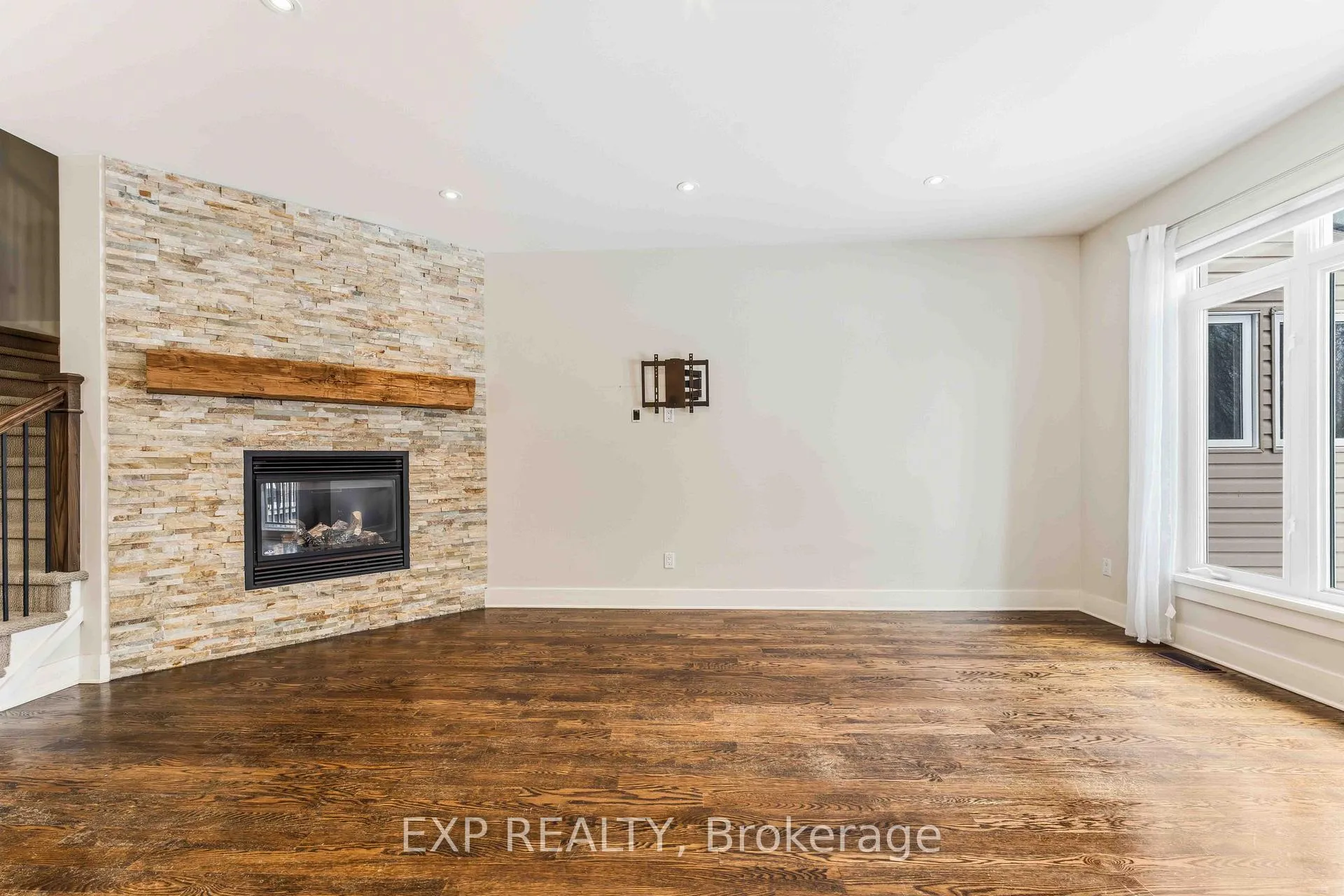 Photo 14 of 152 Rivington Street, Ottawa, Carp — HOMEH