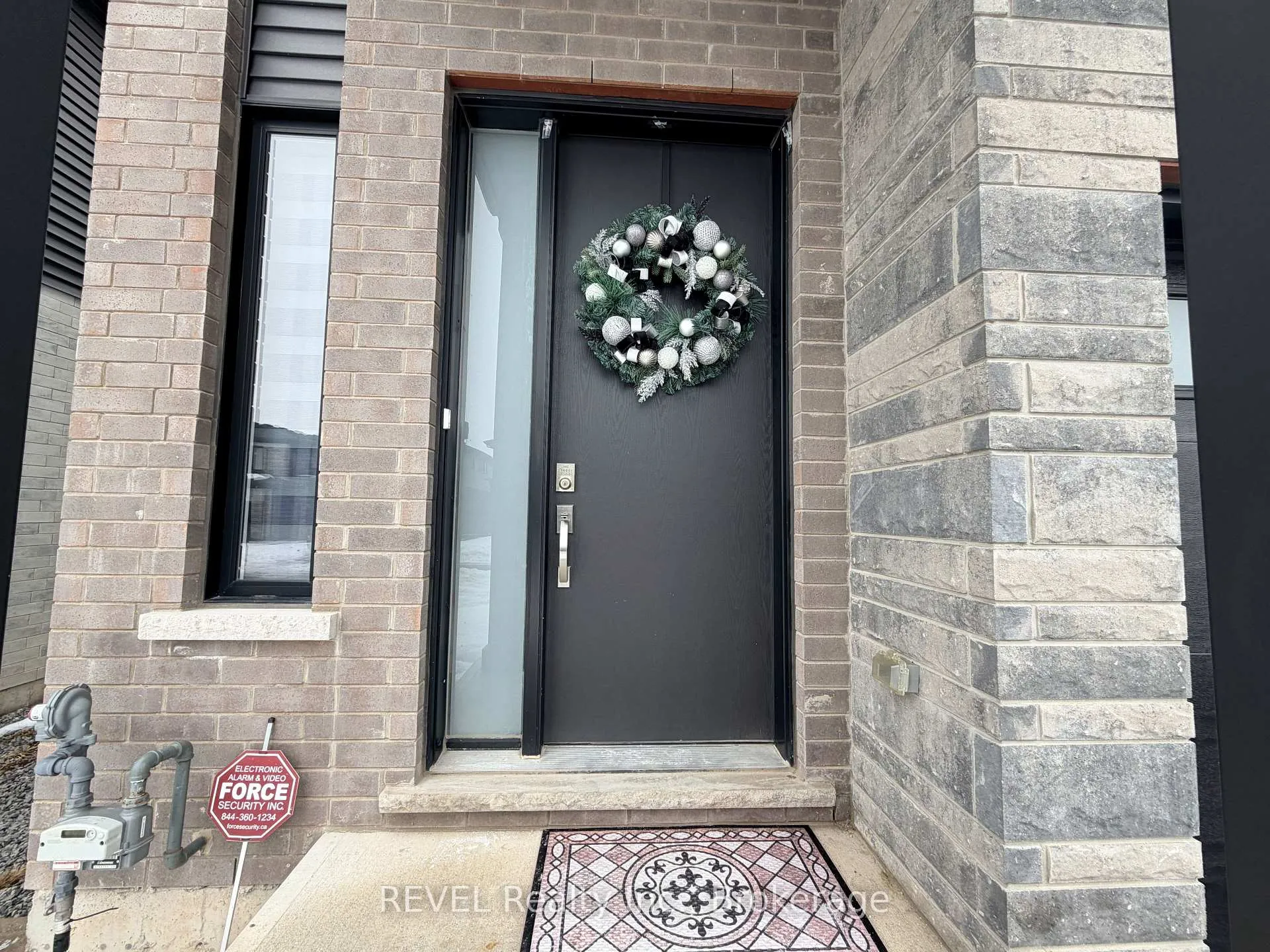 Photo 2 of Unit UPPER, 7356 Majestic Trail, Niagara Falls, Brown — HOMEH