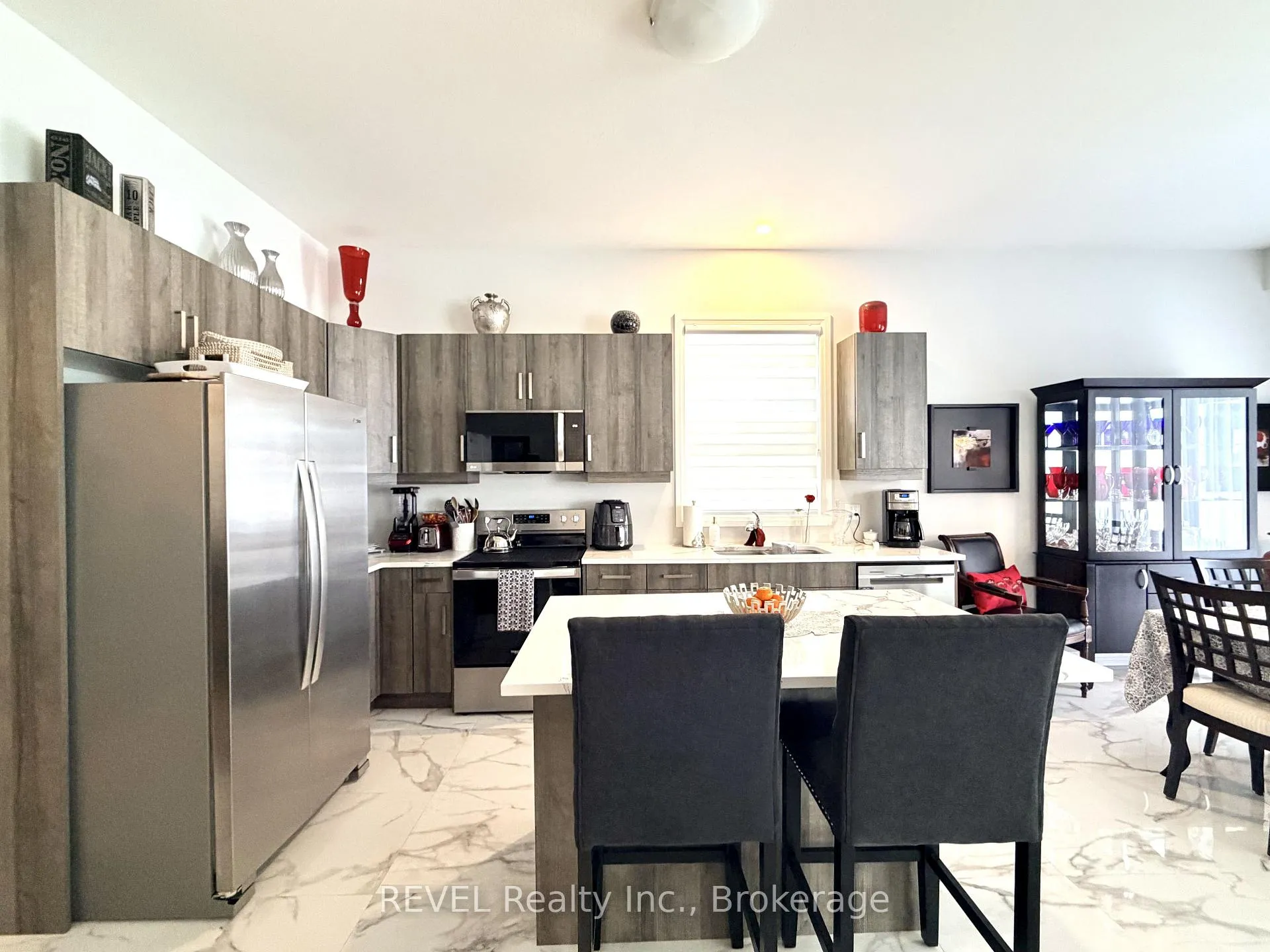 Photo 10 of Unit UPPER, 7356 Majestic Trail, Niagara Falls, Brown — HOMEH