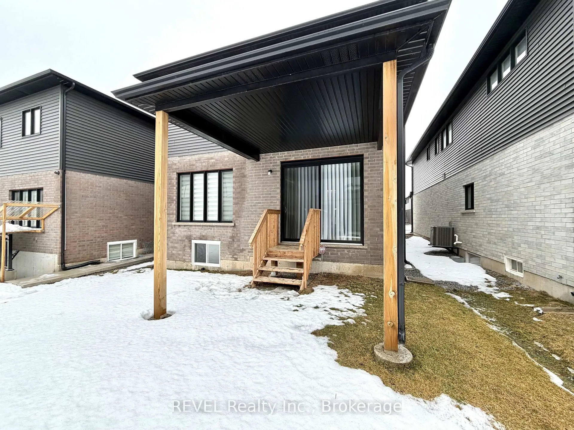 Photo 26 of Unit UPPER, 7356 Majestic Trail, Niagara Falls, Brown — HOMEH