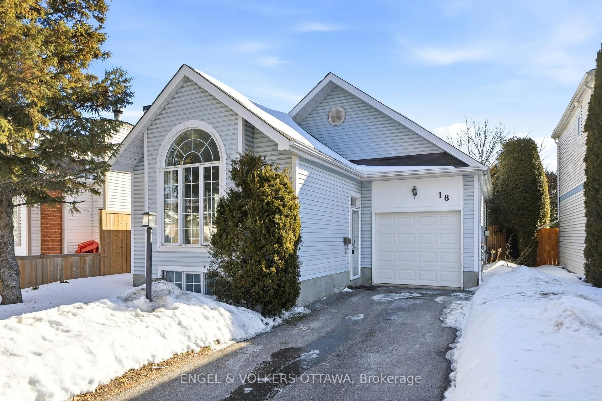 Photo 1 of 18 Steeple Chase Drive, Ottawa, Kanata - Bridlewood — HOMEH
