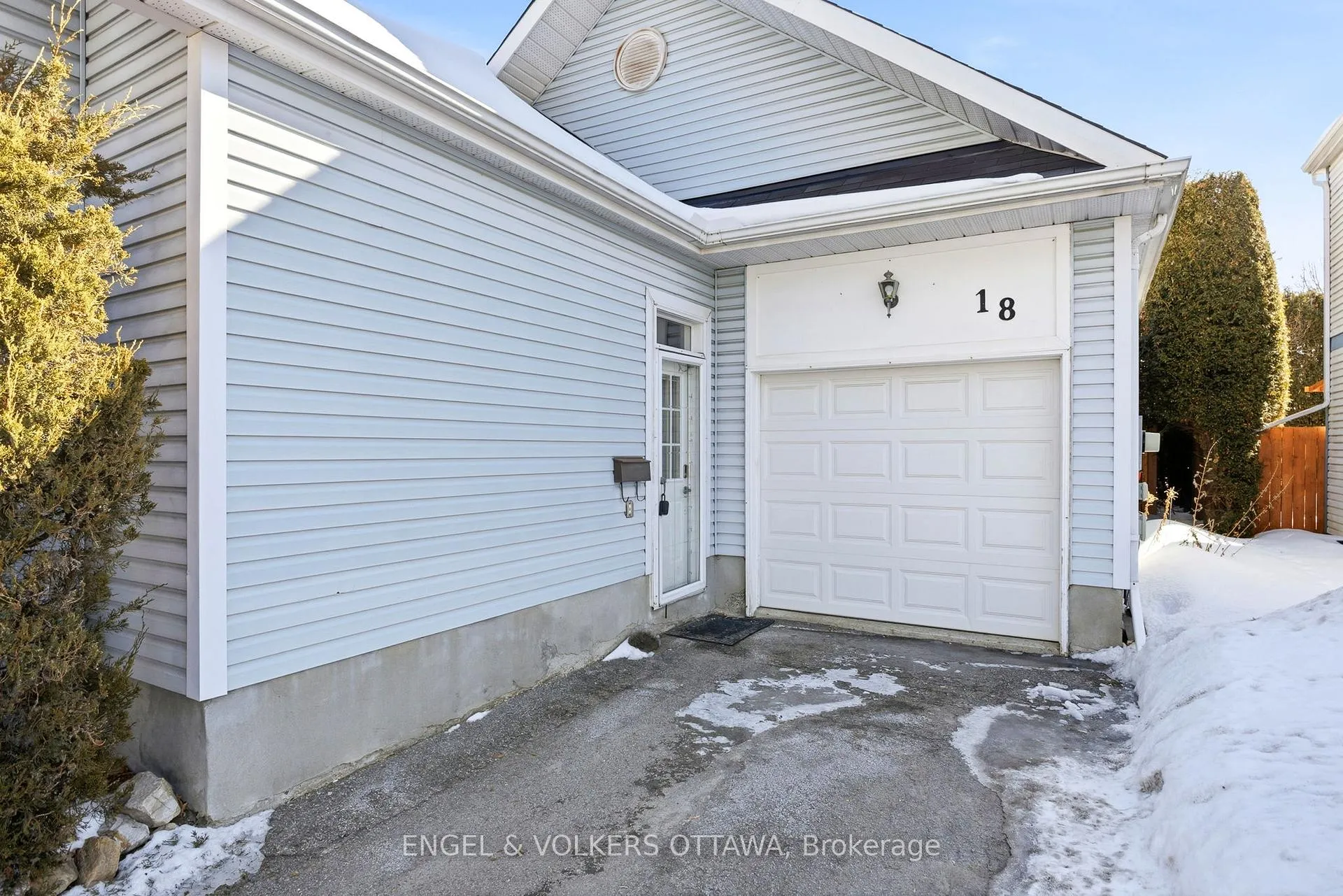 Photo 3 of 18 Steeple Chase Drive, Ottawa, Kanata - Bridlewood — HOMEH