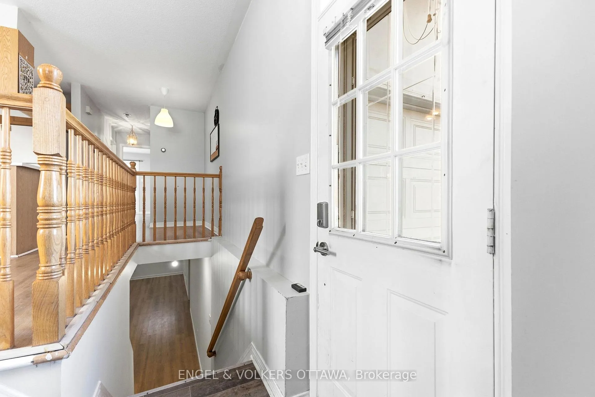 Photo 4 of 18 Steeple Chase Drive, Ottawa, Kanata - Bridlewood — HOMEH