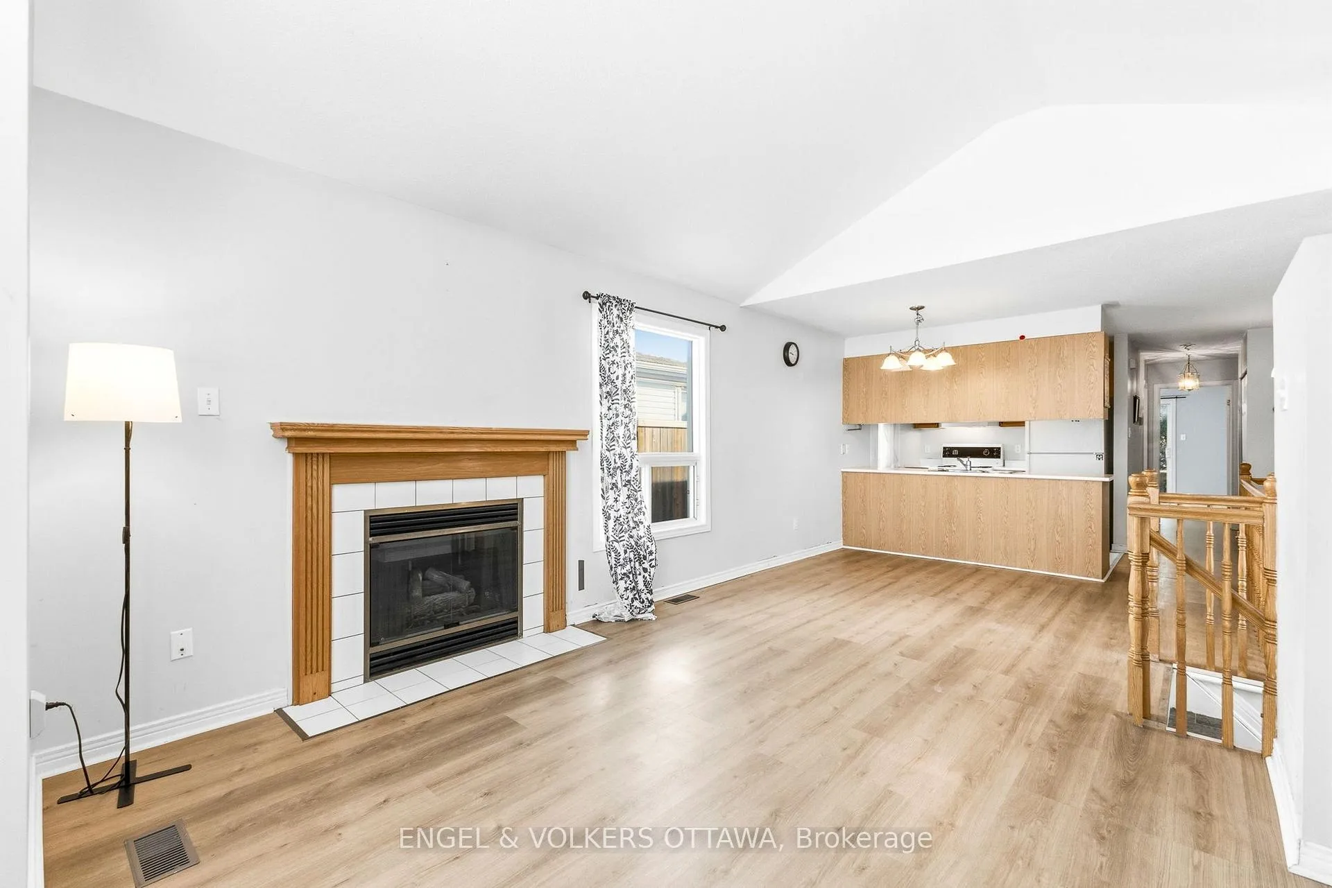 Photo 7 of 18 Steeple Chase Drive, Ottawa, Kanata - Bridlewood — HOMEH