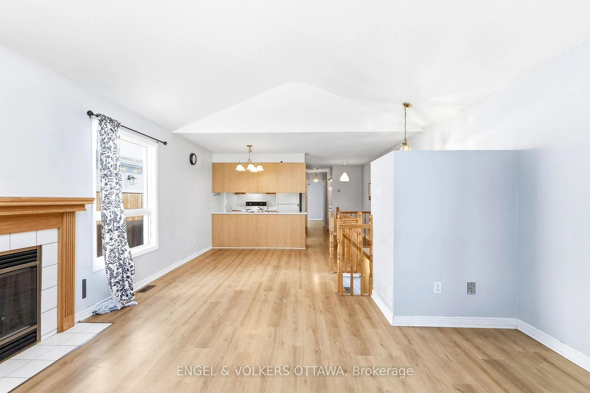 Photo 8 of 18 Steeple Chase Drive, Ottawa, Kanata - Bridlewood — HOMEH