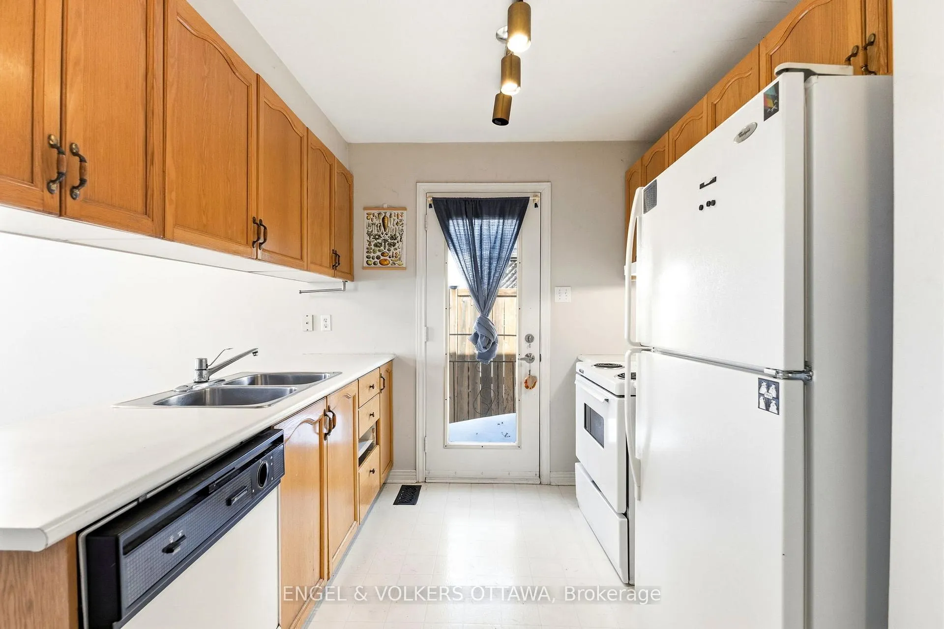 Photo 10 of 18 Steeple Chase Drive, Ottawa, Kanata - Bridlewood — HOMEH