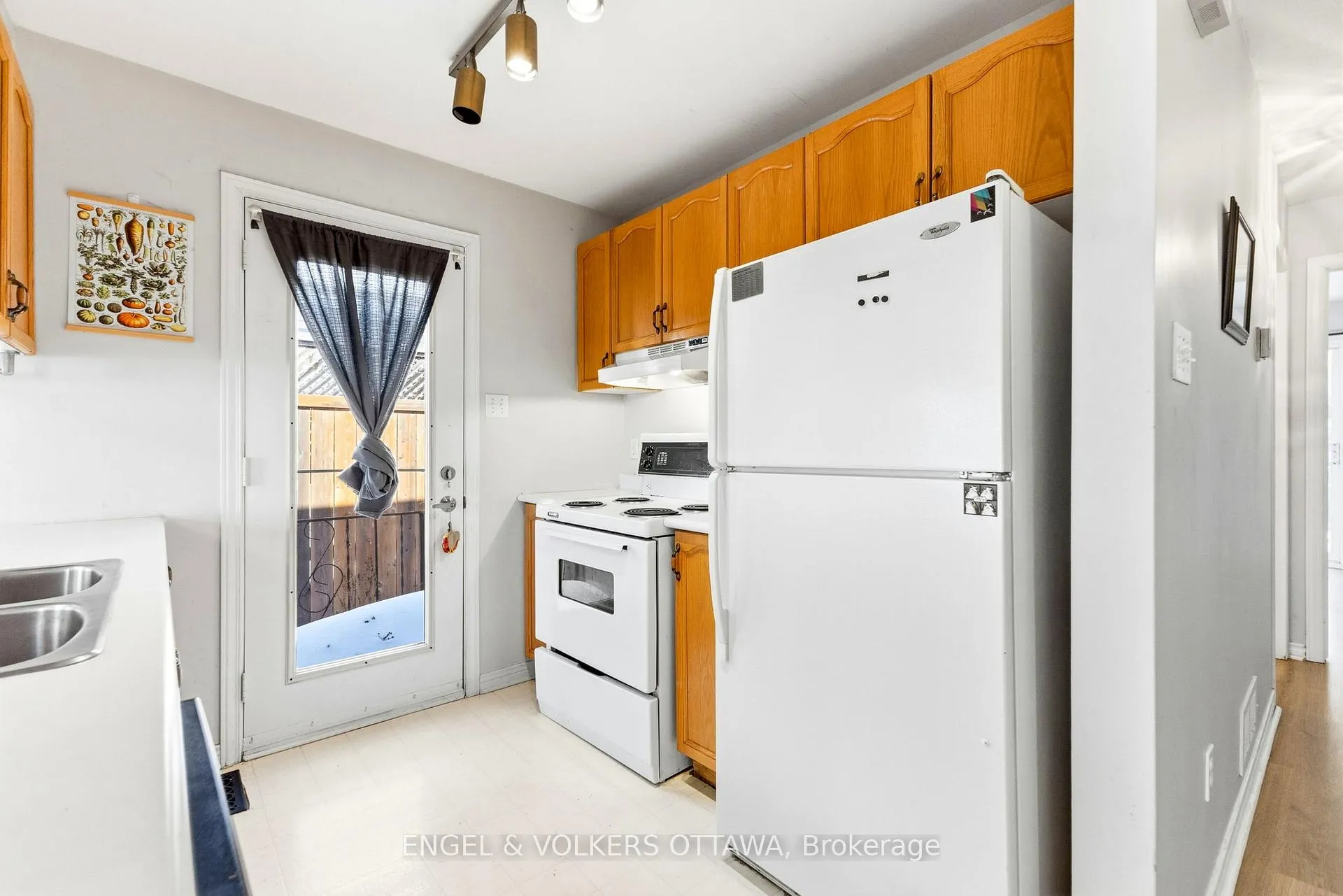 Photo 11 of 18 Steeple Chase Drive, Ottawa, Kanata - Bridlewood — HOMEH