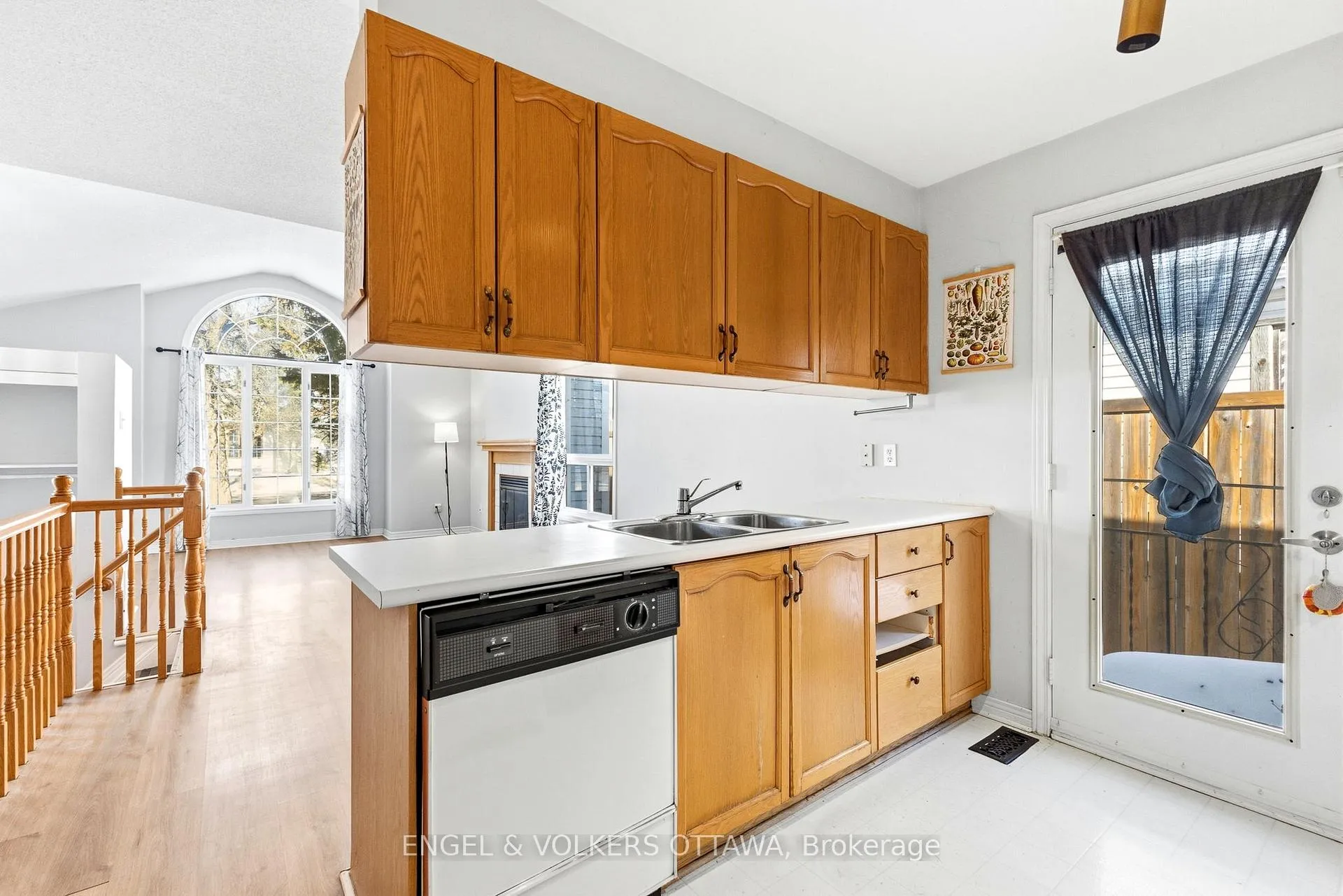 Photo 12 of 18 Steeple Chase Drive, Ottawa, Kanata - Bridlewood — HOMEH