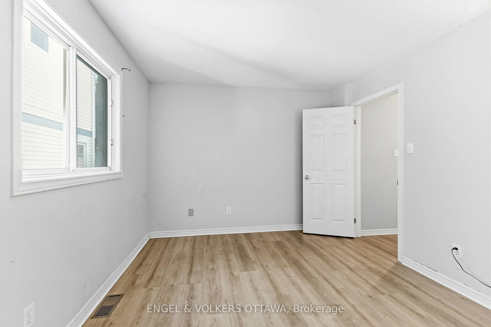Photo 17 of 18 Steeple Chase Drive, Ottawa, Kanata - Bridlewood — HOMEH