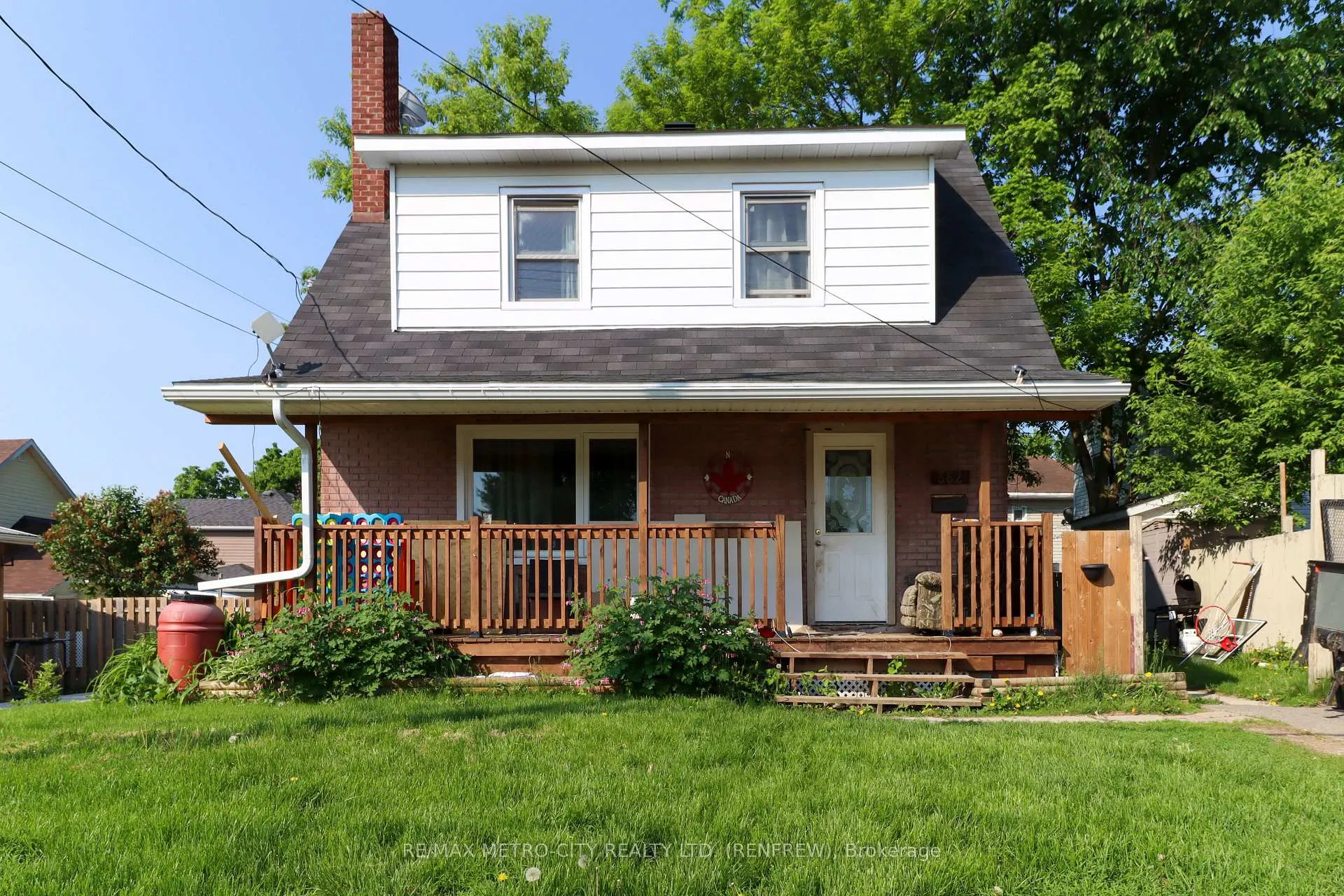 Photo 3 of 362-370 Baldwin Street, Renfrew — HOMEH