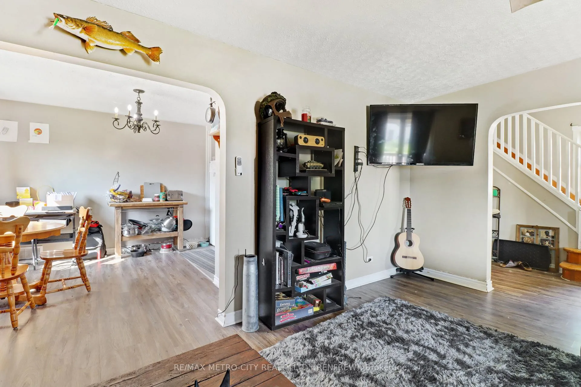 Photo 8 of 362-370 Baldwin Street, Renfrew — HOMEH
