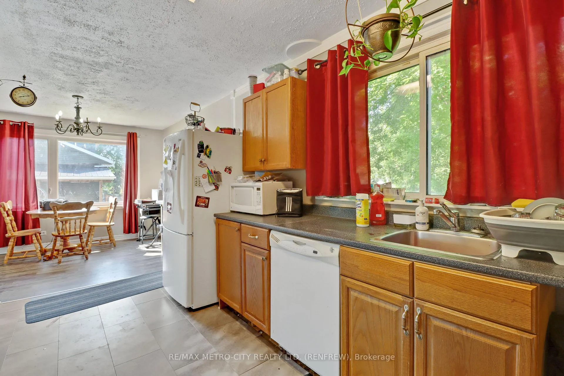 Photo 14 of 362-370 Baldwin Street, Renfrew — HOMEH