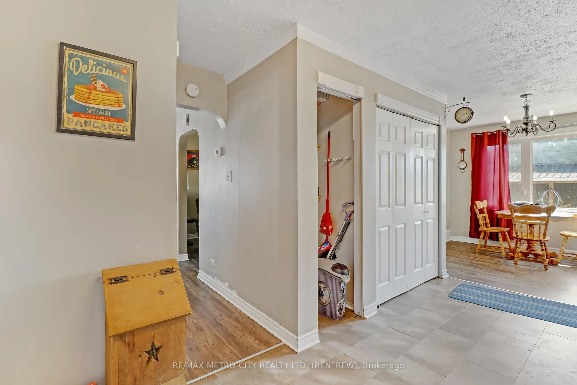 Photo 15 of 362-370 Baldwin Street, Renfrew — HOMEH