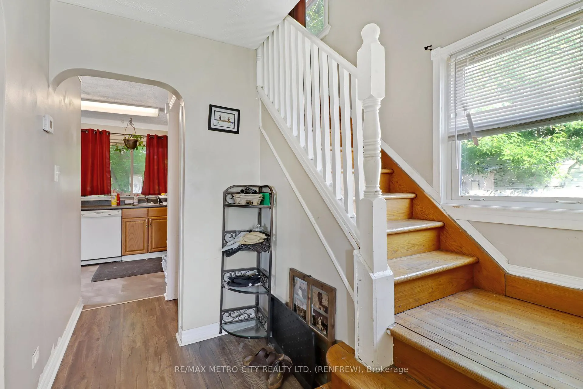 Photo 16 of 362-370 Baldwin Street, Renfrew — HOMEH