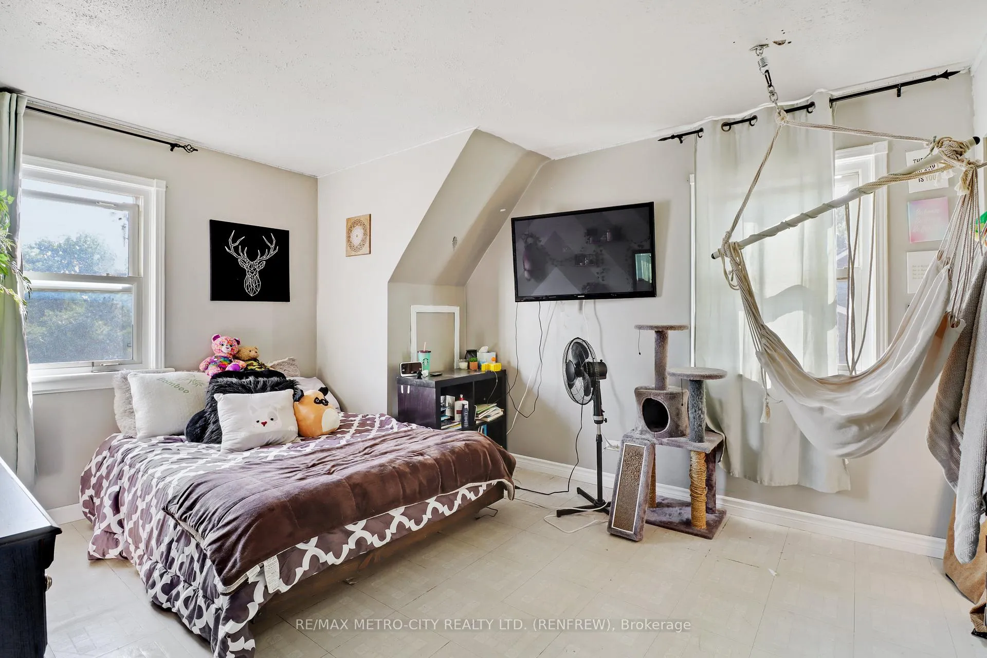 Photo 17 of 362-370 Baldwin Street, Renfrew — HOMEH