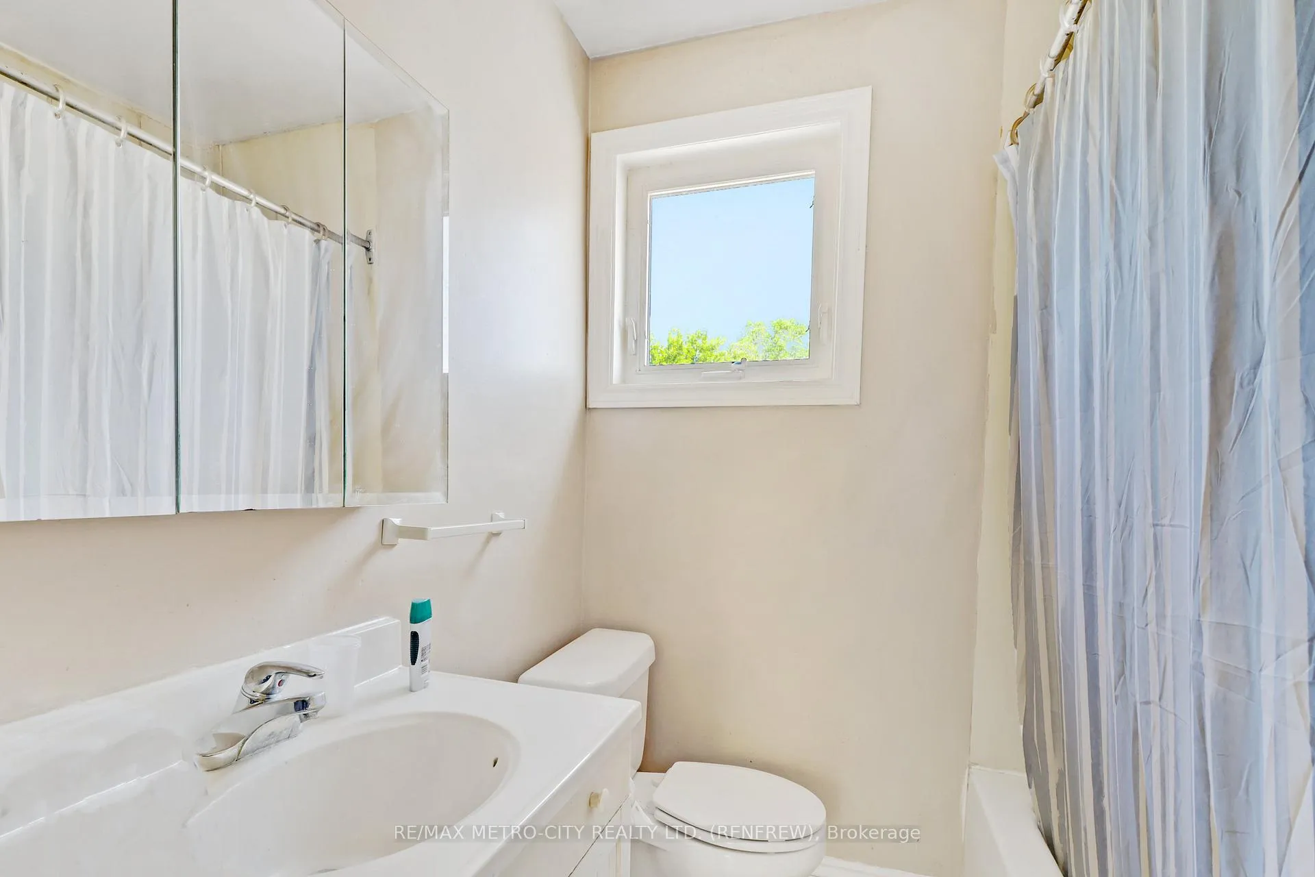 Photo 28 of 362-370 Baldwin Street, Renfrew — HOMEH