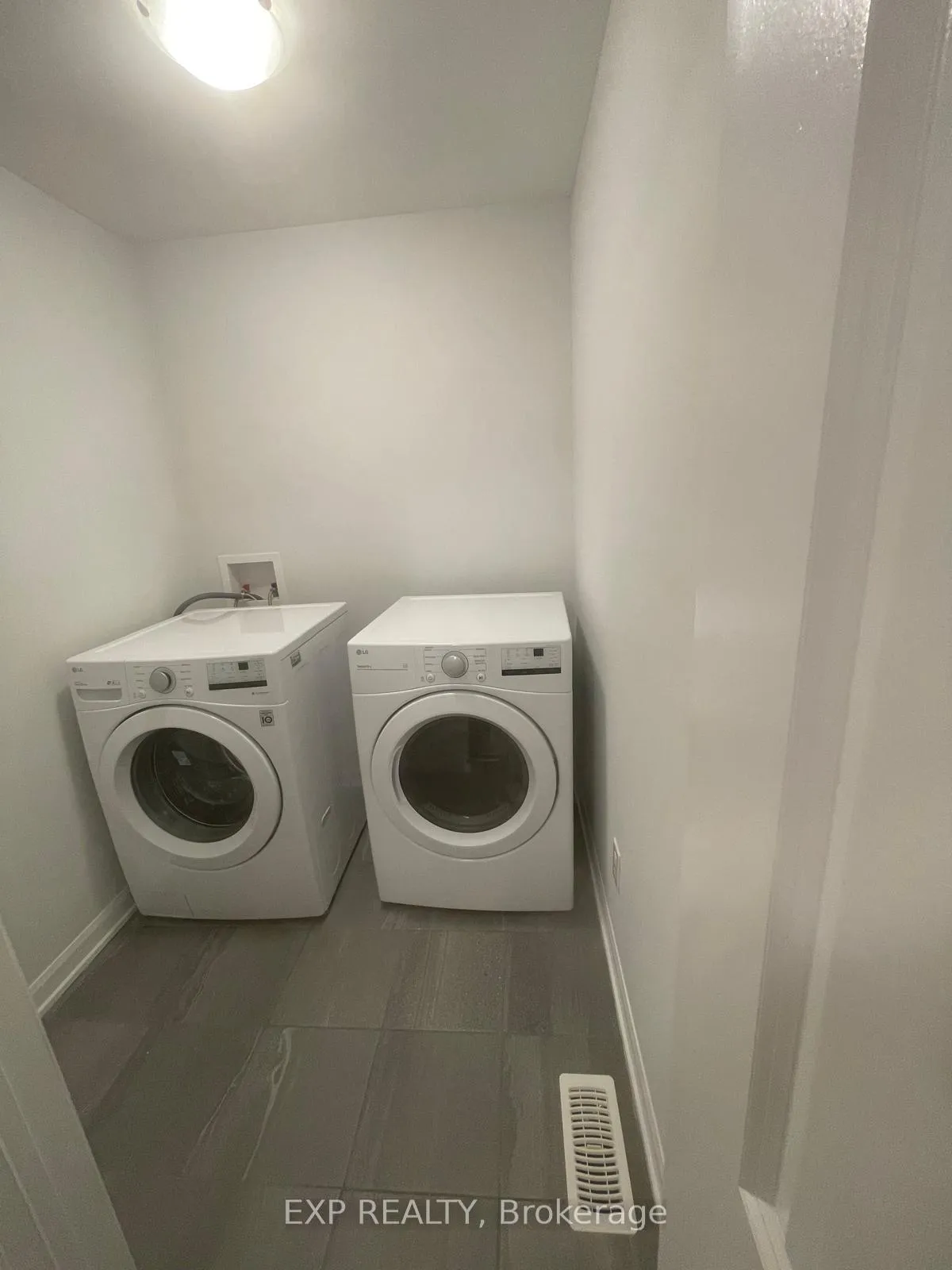 Photo 31 of 1075 Ballyhale Heights, Ottawa, Barrhaven - Half Moon Bay — HOMEH