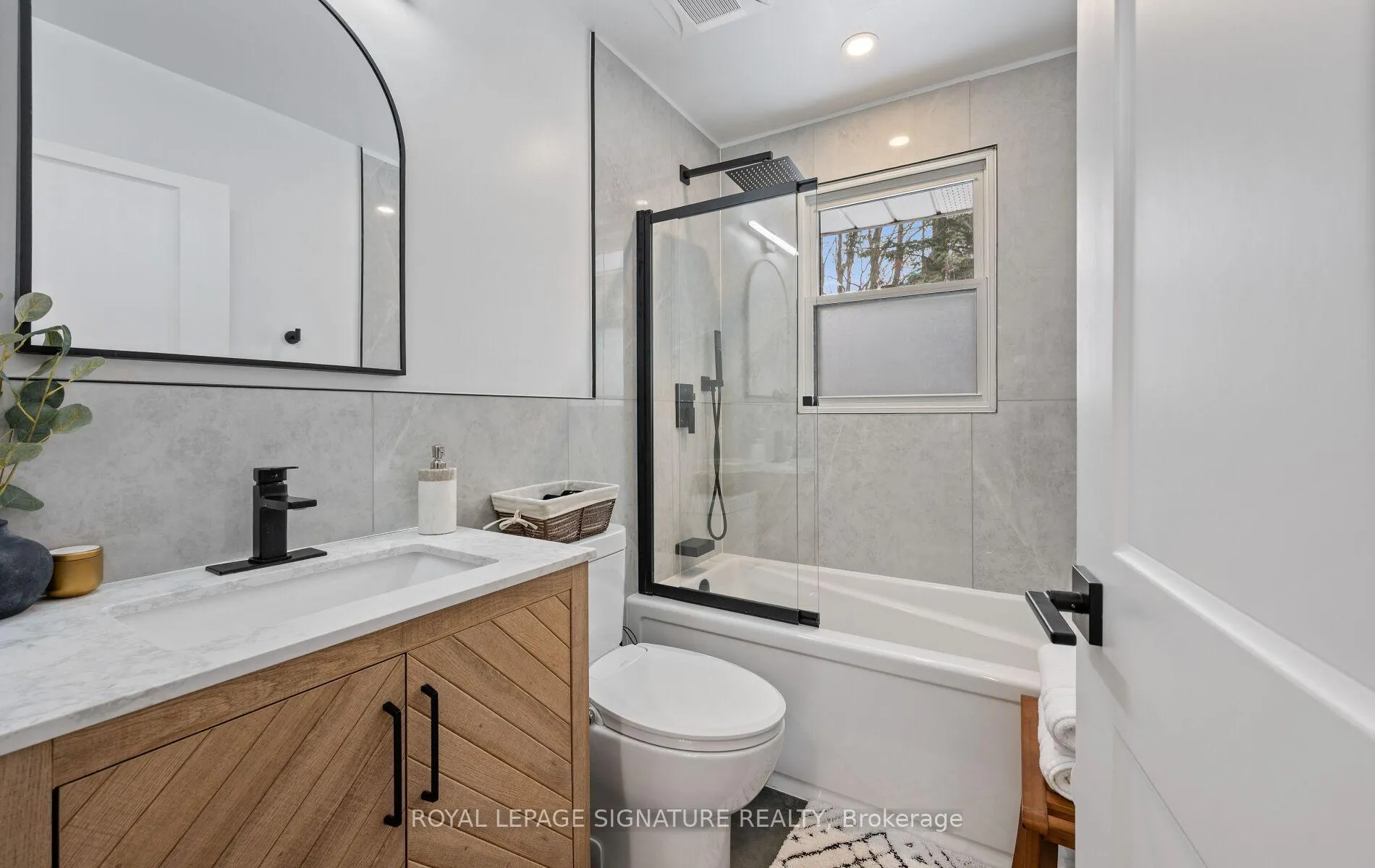Photo 31 of 357 Rossland Road E, Oshawa, O'Neill — HOMEH