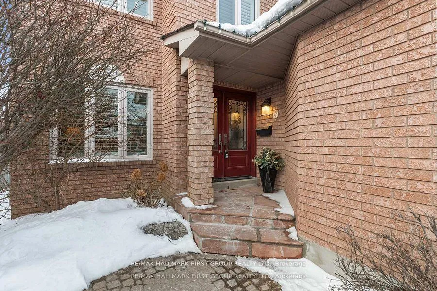 Photo 4 of 4 Winterberry Drive, Whitby, Rolling Acres — HOMEH