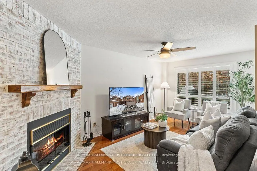 Photo 14 of 4 Winterberry Drive, Whitby, Rolling Acres — HOMEH