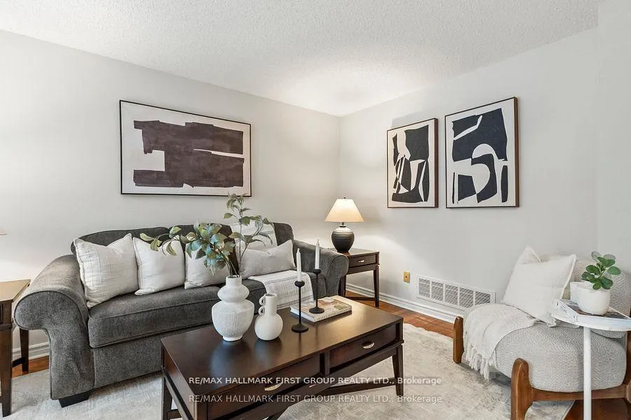 Photo 18 of 4 Winterberry Drive, Whitby, Rolling Acres — HOMEH