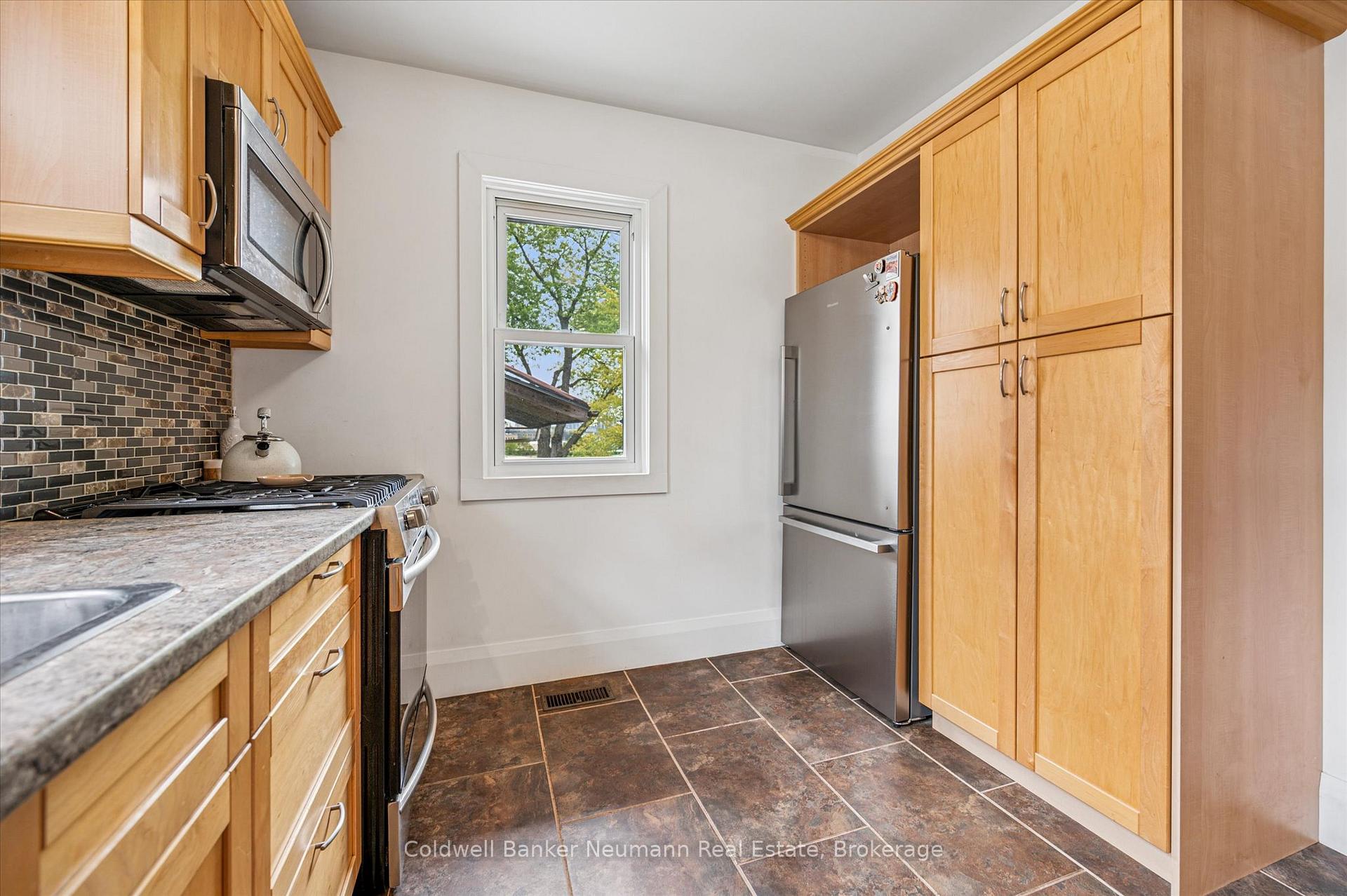 Photo 9 of 39 Agnes Street, Kitchener — HOMEH