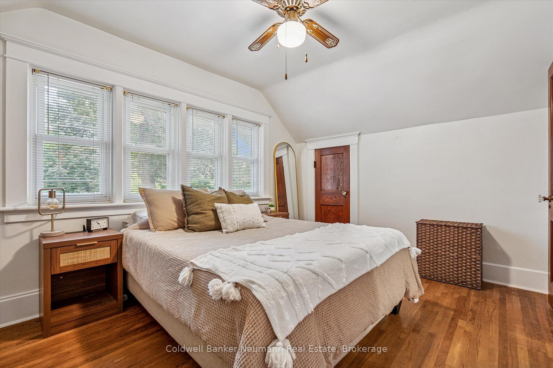 Photo 11 of 39 Agnes Street, Kitchener — HOMEH