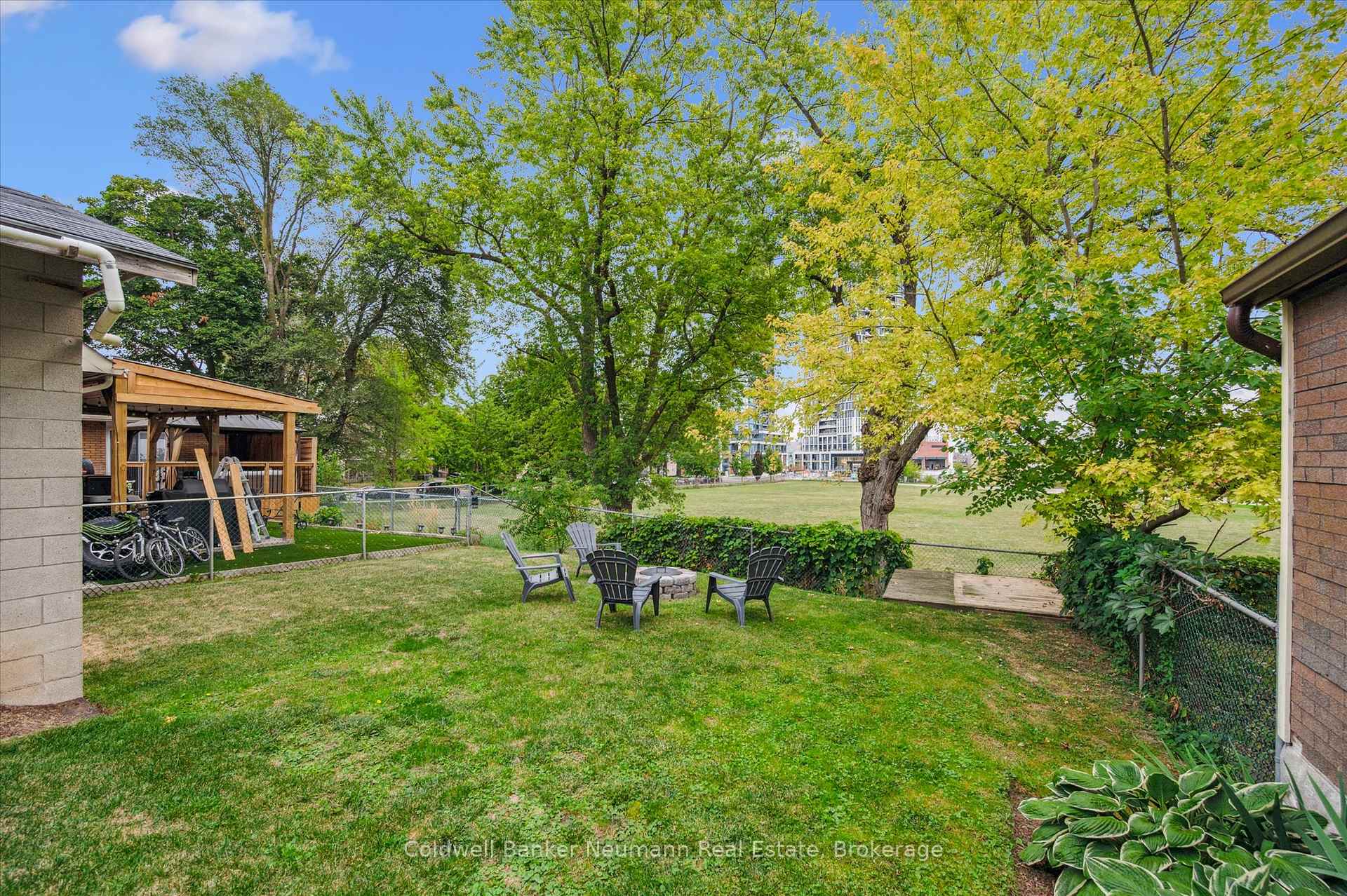 Photo 16 of 39 Agnes Street, Kitchener — HOMEH