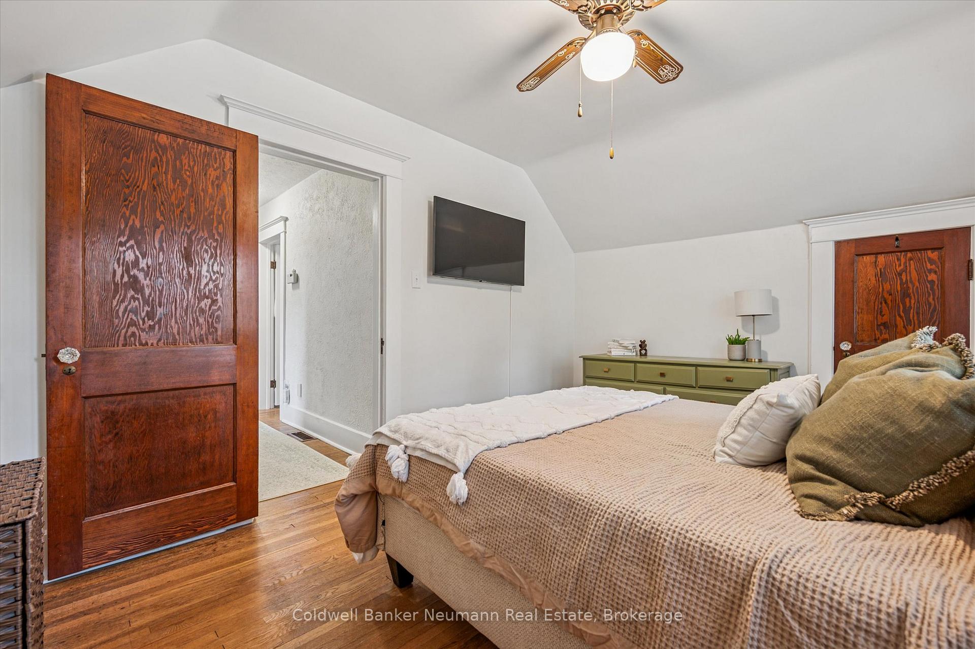Photo 33 of 39 Agnes Street, Kitchener — HOMEH