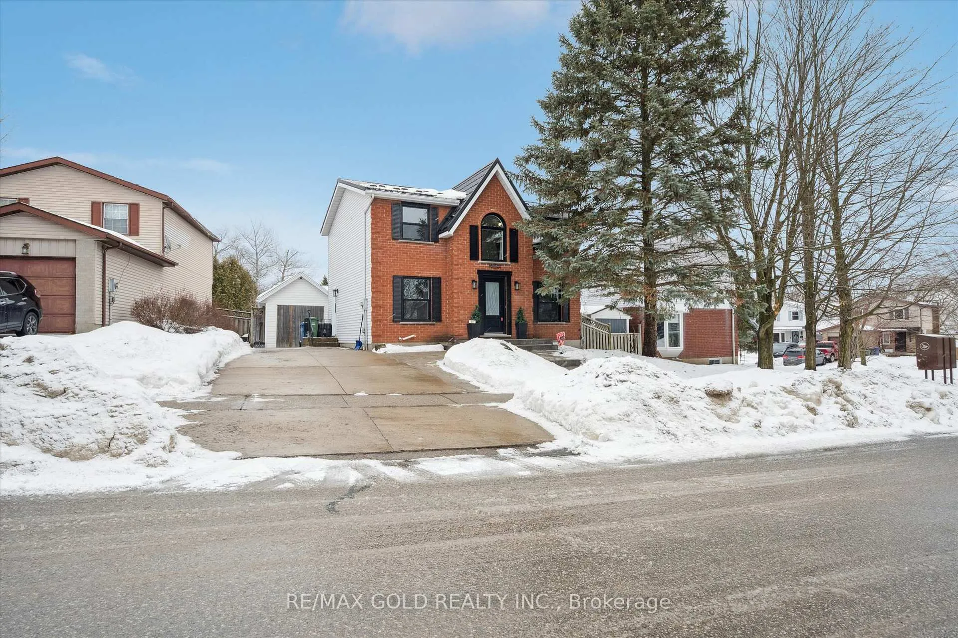 Photo 1 of 33 Chesterton Lane, Guelph, Grange Road — HOMEH