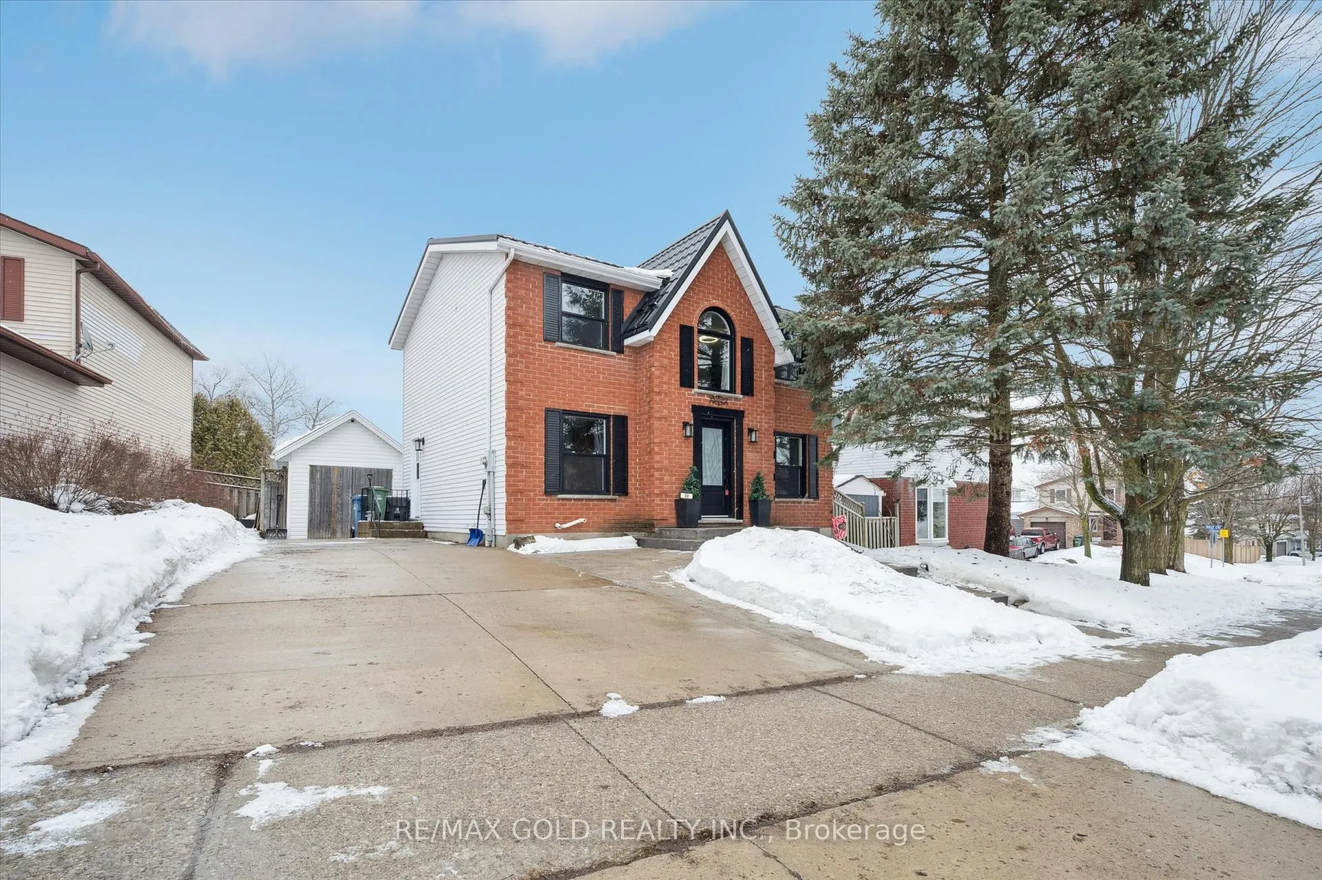 Photo 2 of 33 Chesterton Lane, Guelph, Grange Road — HOMEH