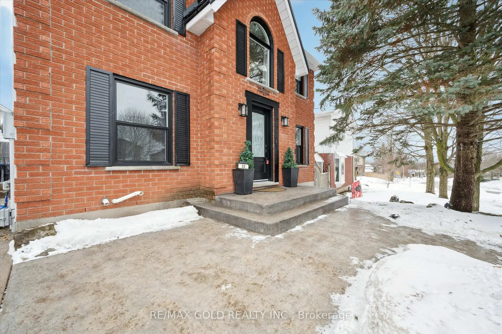 Photo 4 of 33 Chesterton Lane, Guelph, Grange Road — HOMEH