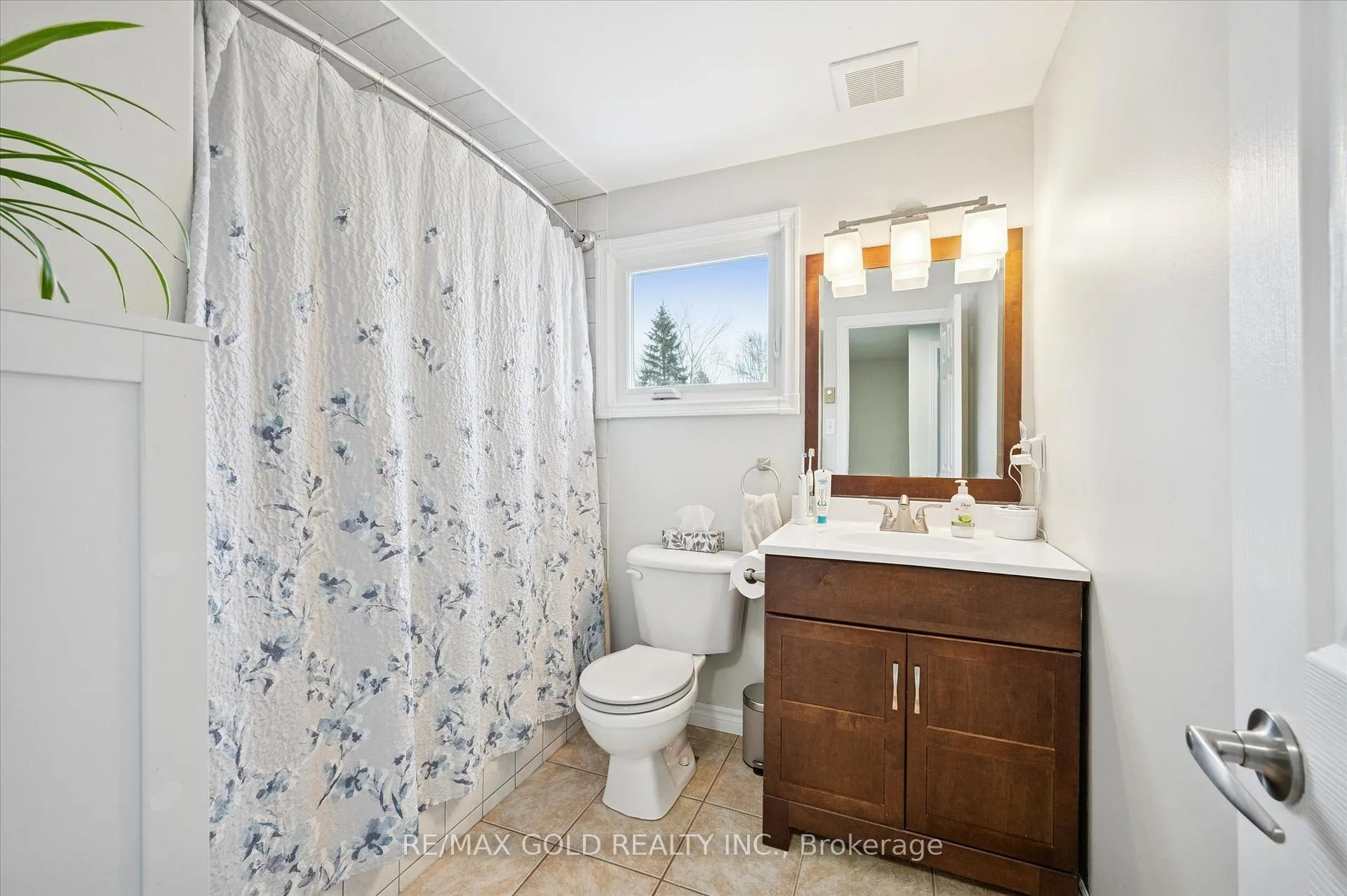 Photo 22 of 33 Chesterton Lane, Guelph, Grange Road — HOMEH