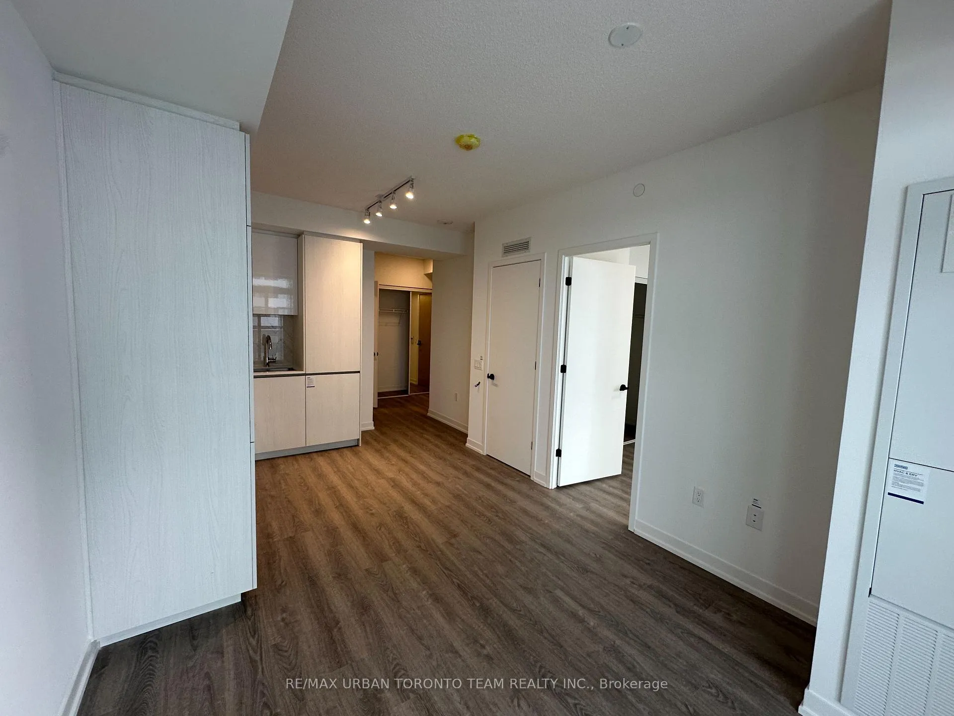 Photo 2 of Unit 4215, 8 Interchange Way, Vaughan, Vaughan Corporate Centre — HOMEH