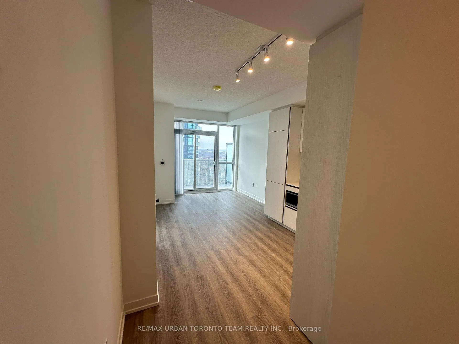Photo 3 of Unit 4215, 8 Interchange Way, Vaughan, Vaughan Corporate Centre — HOMEH