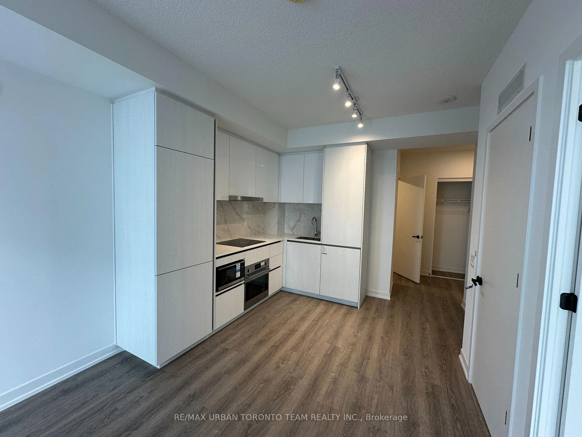Photo 4 of Unit 4215, 8 Interchange Way, Vaughan, Vaughan Corporate Centre — HOMEH