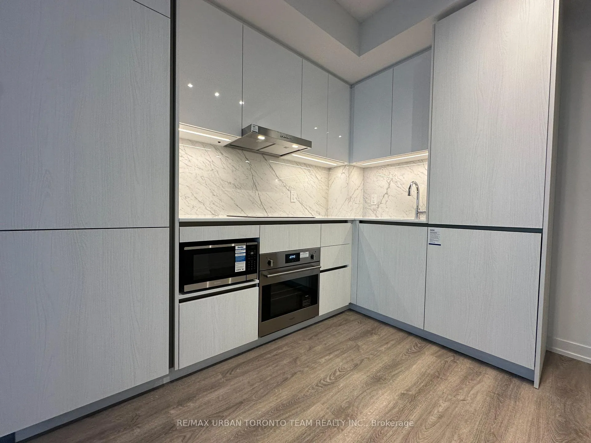 Photo 8 of Unit 4215, 8 Interchange Way, Vaughan, Vaughan Corporate Centre — HOMEH