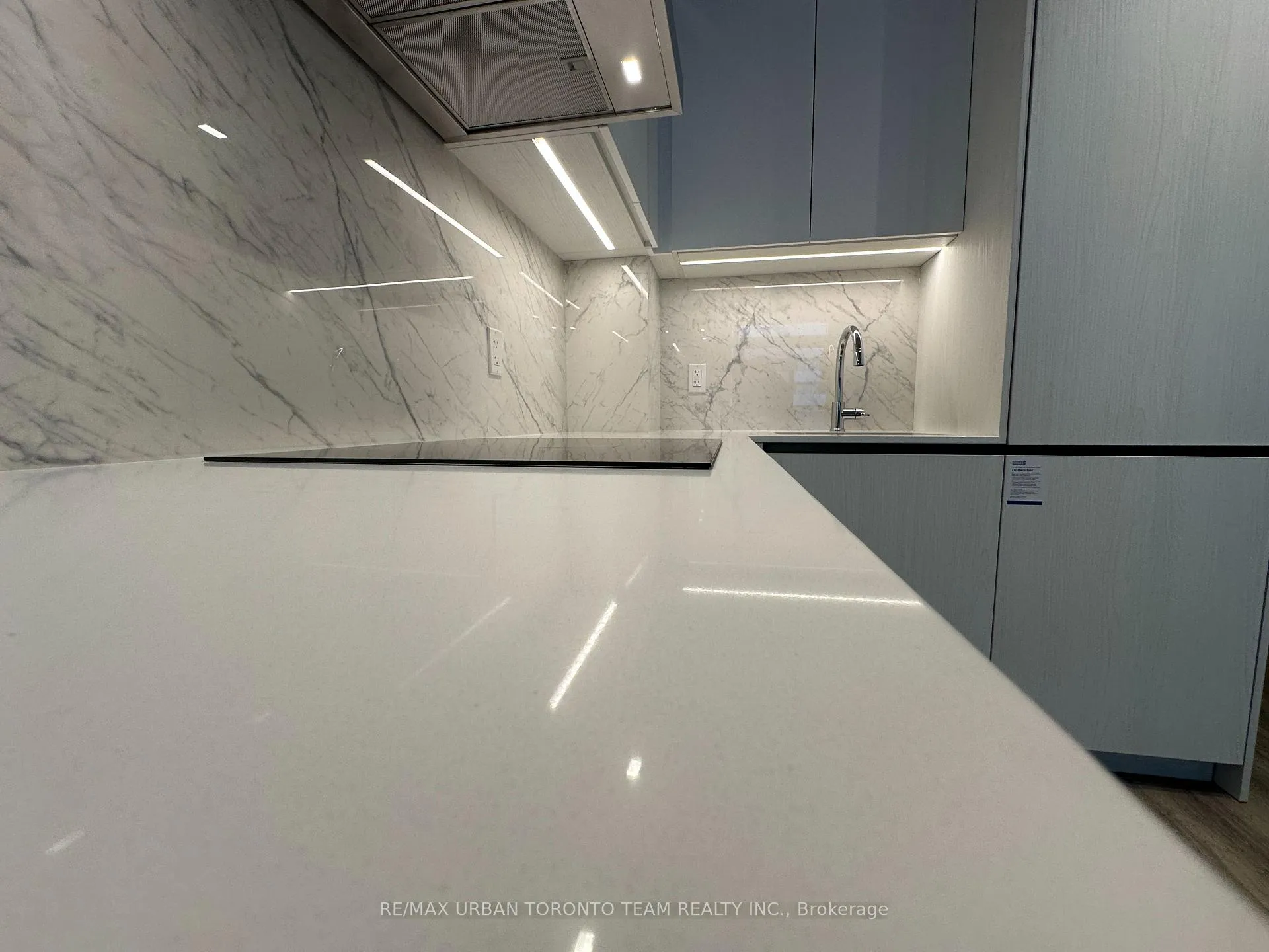 Photo 9 of Unit 4215, 8 Interchange Way, Vaughan, Vaughan Corporate Centre — HOMEH