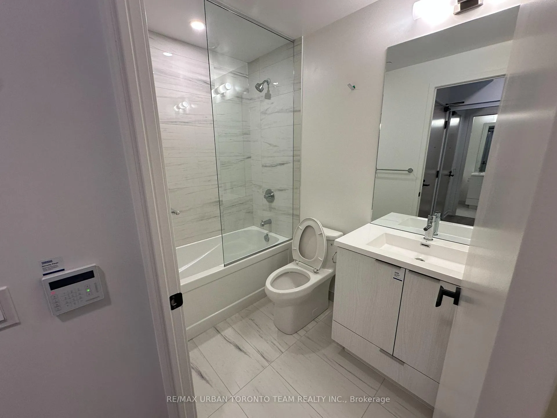 Photo 11 of Unit 4215, 8 Interchange Way, Vaughan, Vaughan Corporate Centre — HOMEH